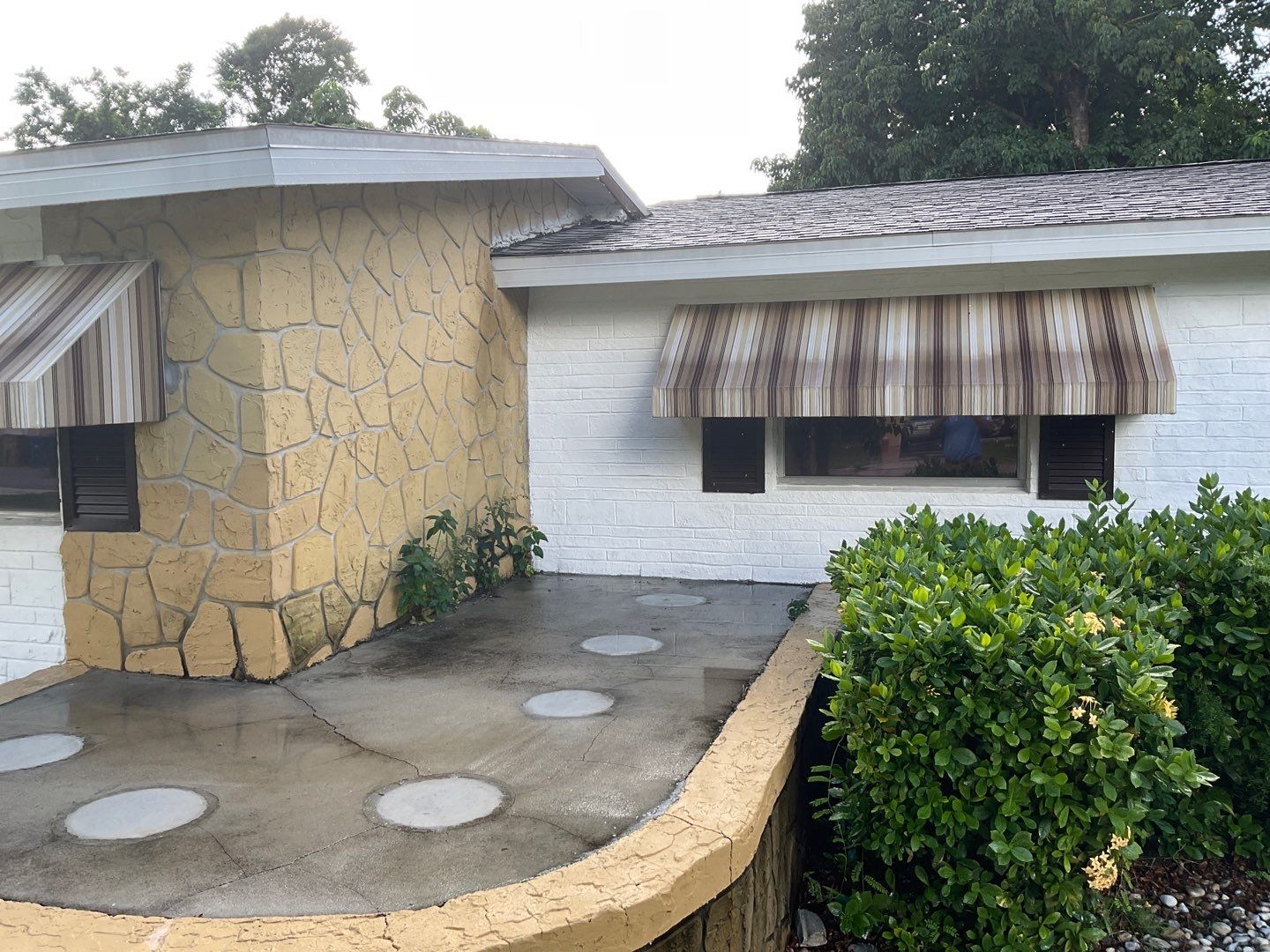 Aluminum Seamless Gutters and new Splash Guard Gutters in Fort Myers by Gutter Professors