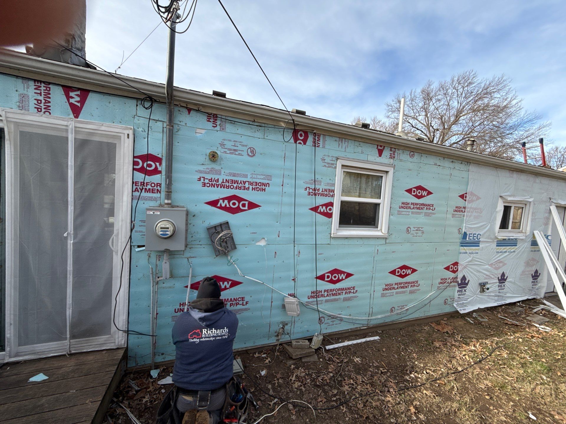 A whole new look for this Gladstone Home by EEC Windows, Siding & Roofing