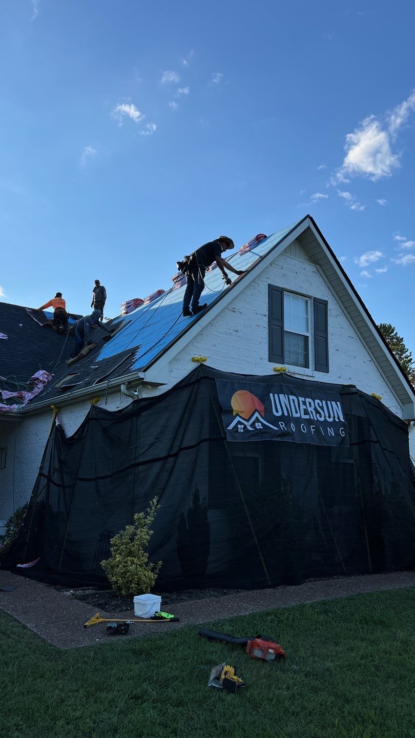 Residential Roofing Installation using Owens Corning Oakridge Roofing System by Undersun Roofing 