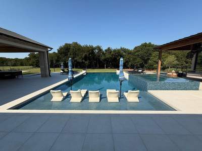 Jumbo Double Pool with Negative Edge