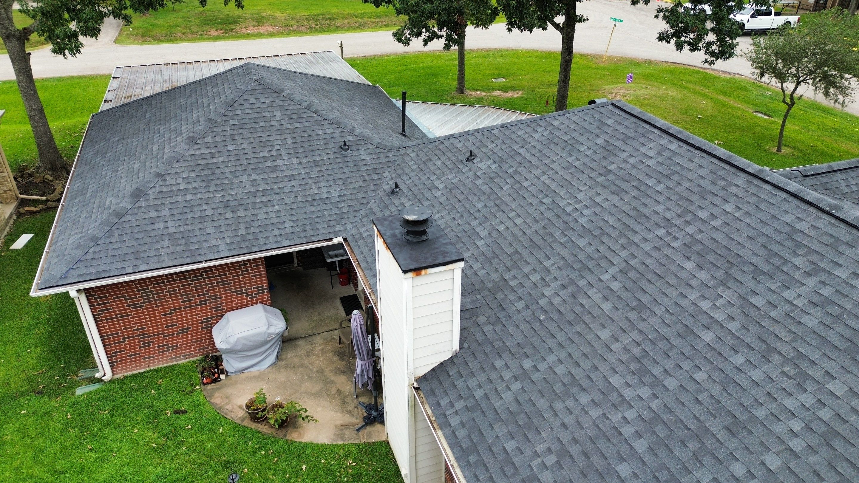 Crosby Roof Installation using Atlas Pinnacle Pristine by Modern BYLT Roofing & Construction