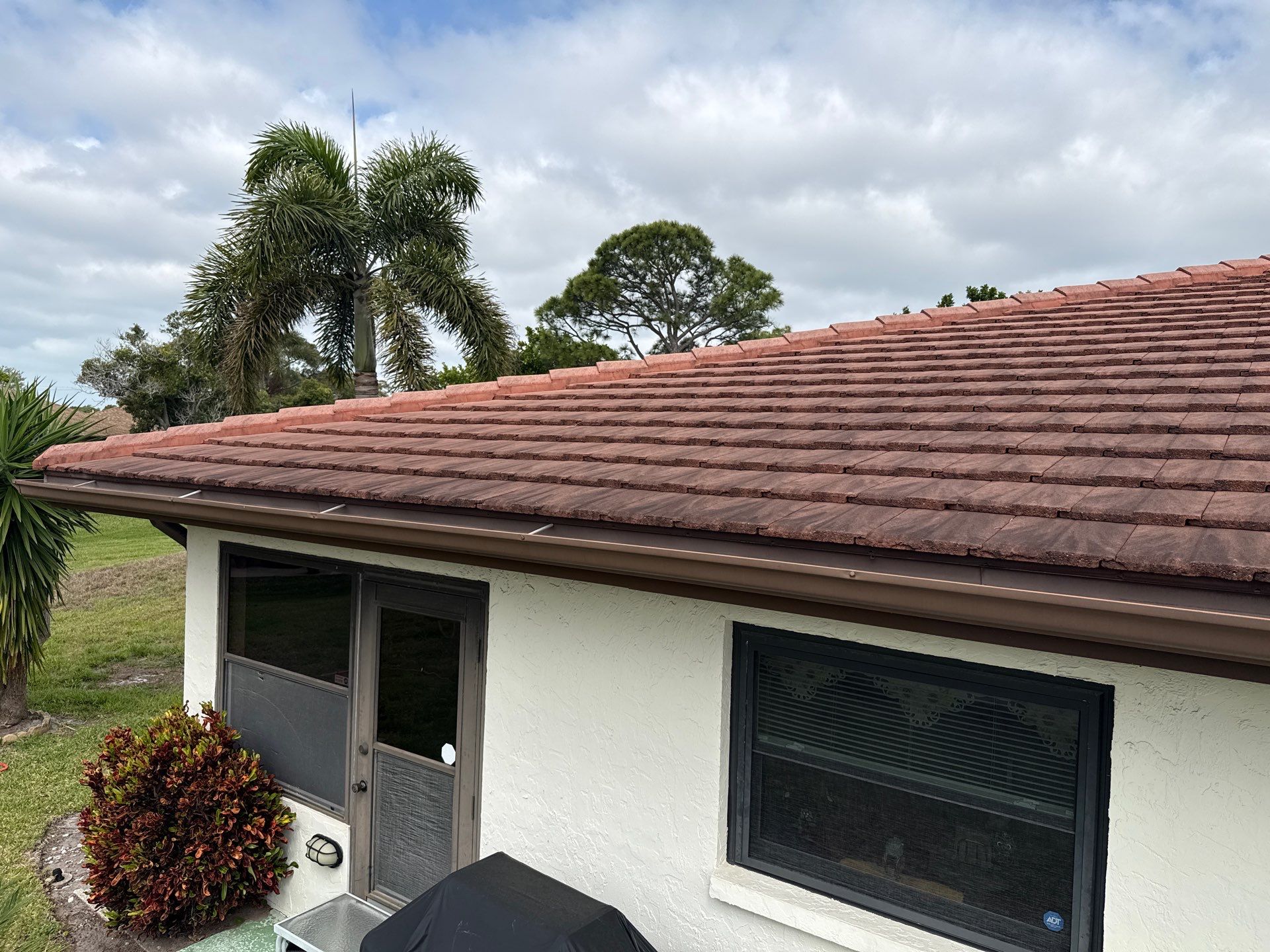 Tile Roof Cleaning – Vivenda at Bradenton I (Same-Day Service & Facebook Review) by Sunshine AquaWash