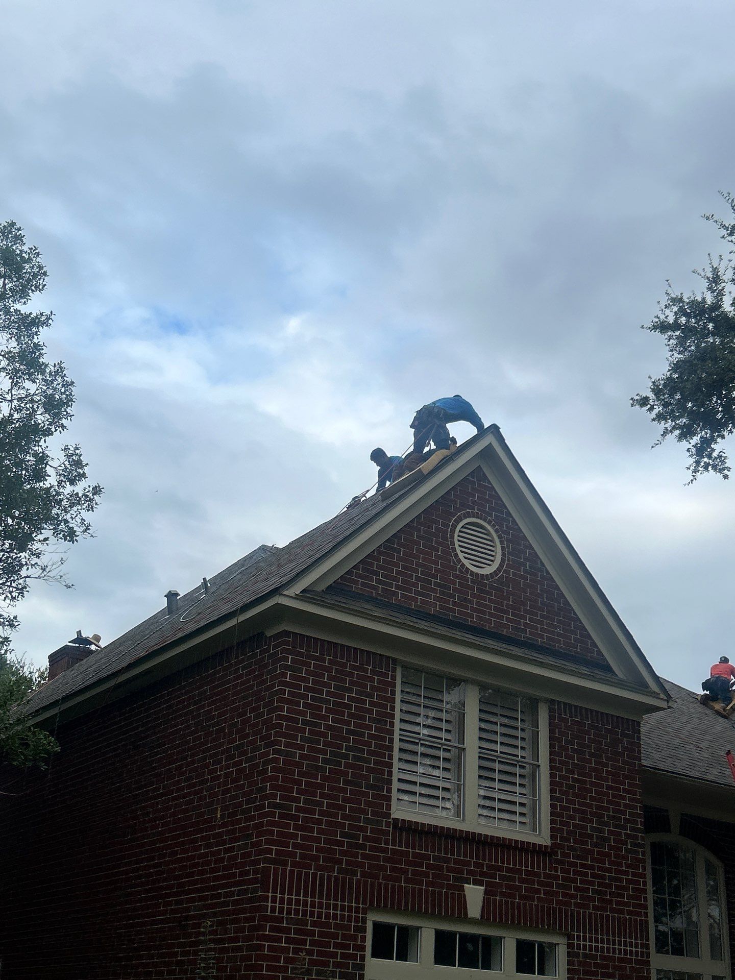 Residential Roofing Installation using Owen's Corning Duration (Lifetime) Shingles by Roof Repair Company