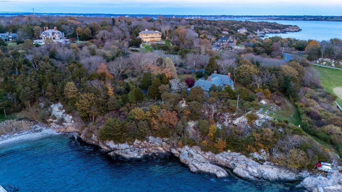 Jamestown Private Residence - Custom Home Build by Rinaldi Brothers
