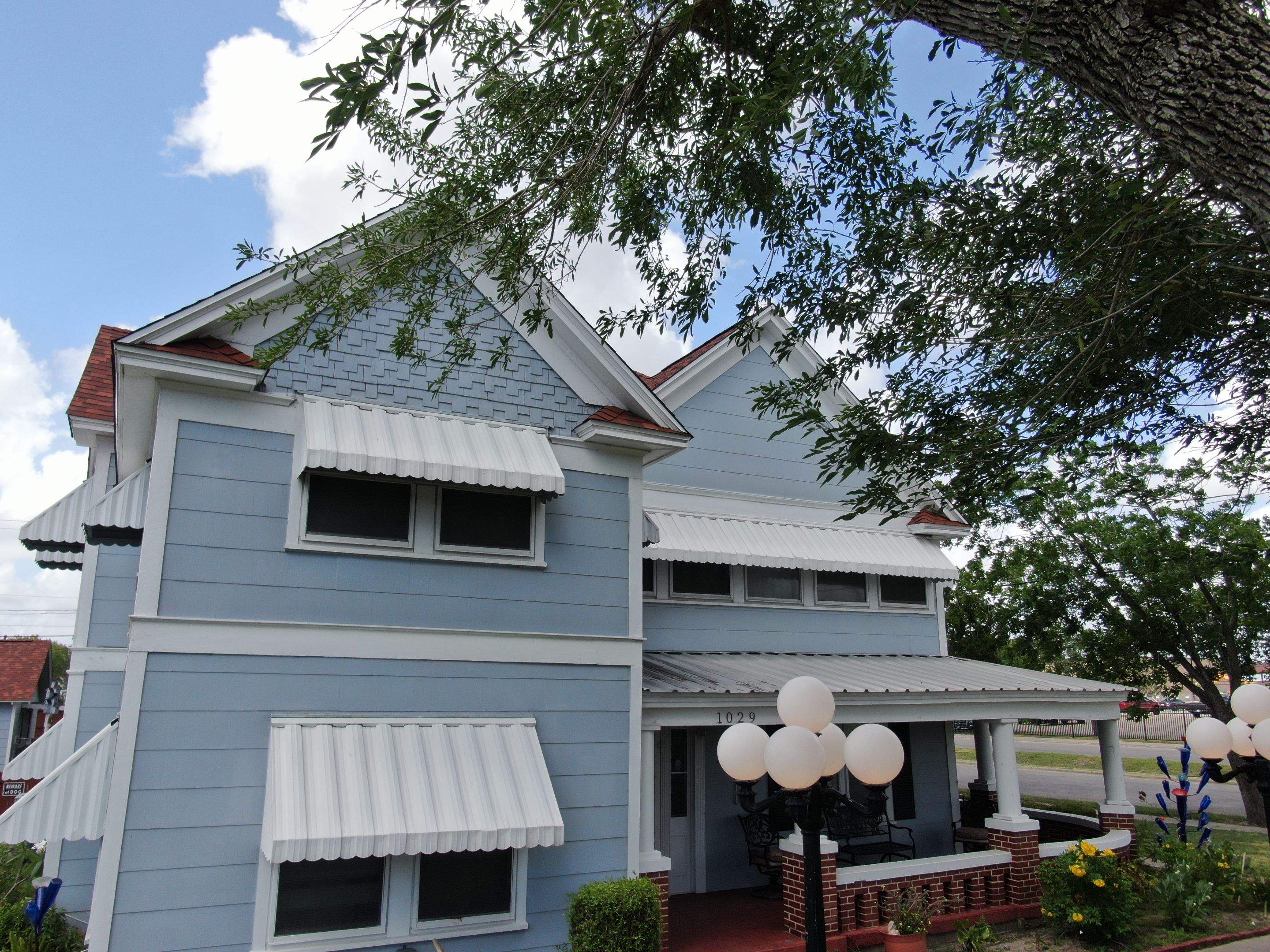 Sinton ShowStopper by Bayfront Roofing and Construction