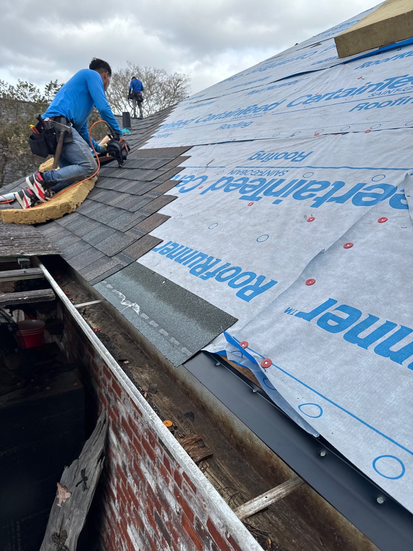 Residential Roofing Installation using Certainteed Landmark Driftwood by Top Team Roofing & Construction