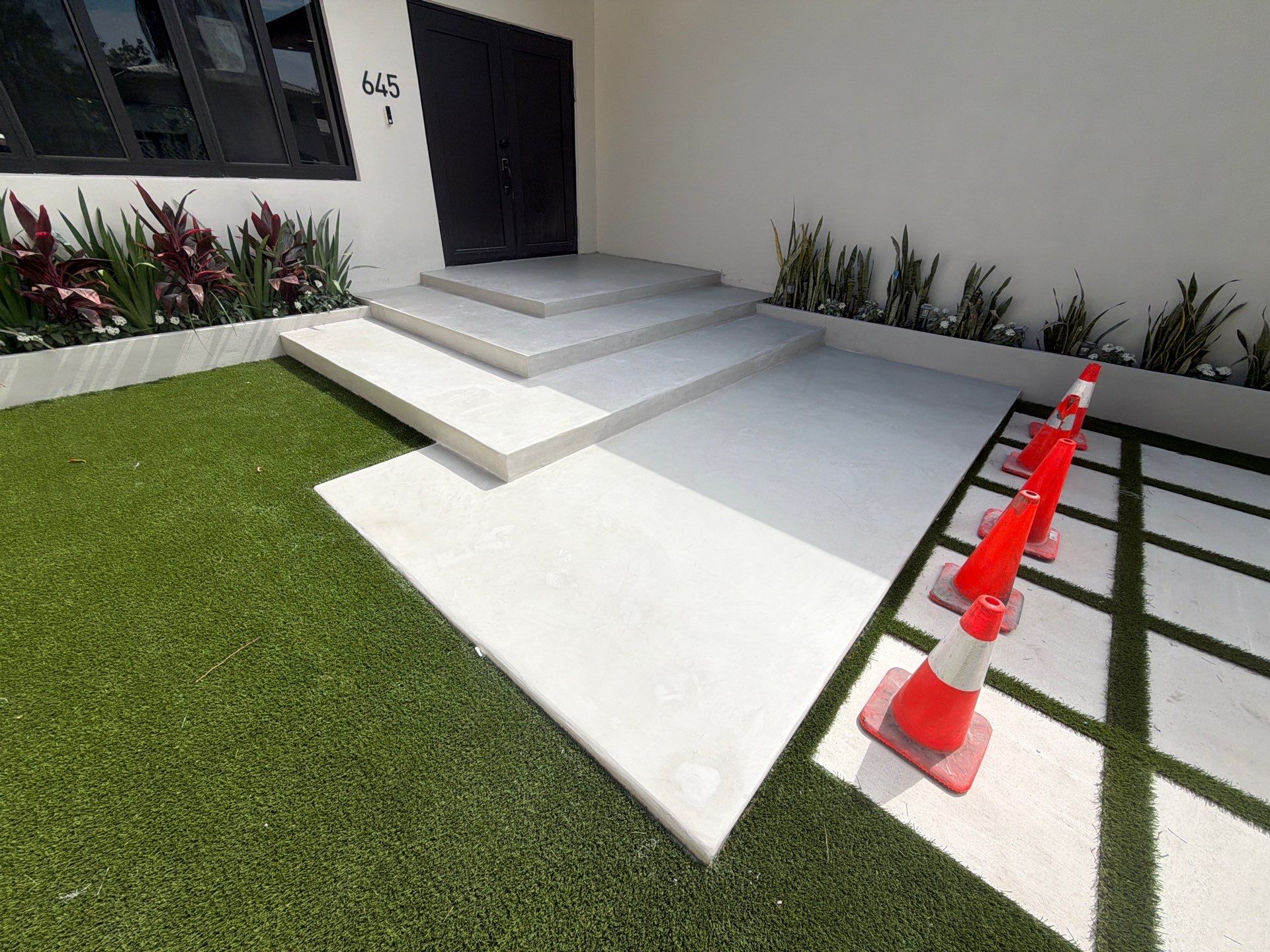 Entrance Steps with Microtopping by Seamless Surfaces