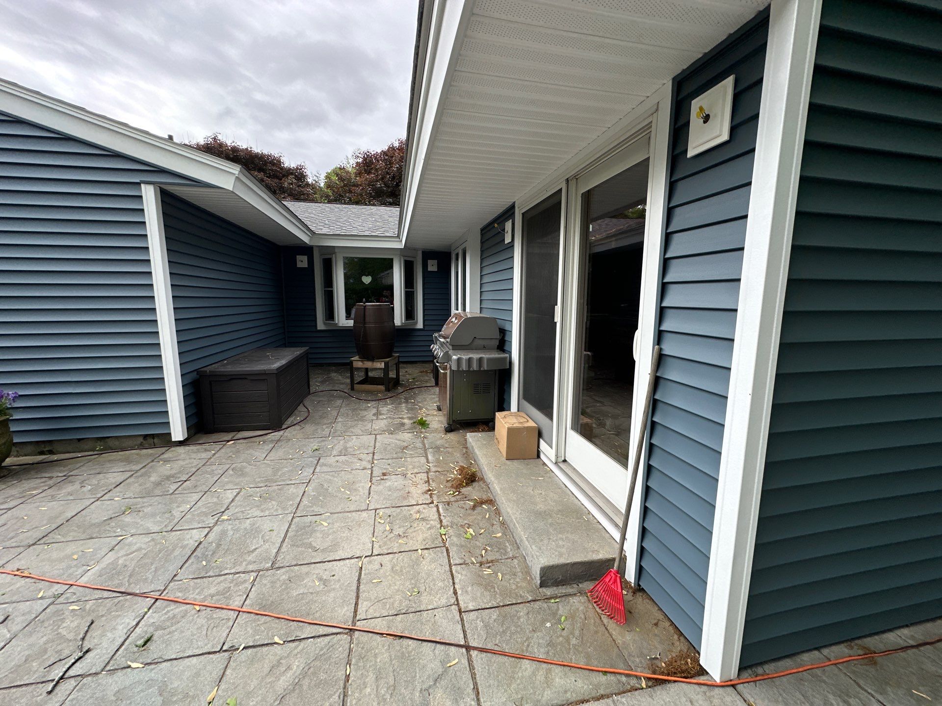Vinyl Siding Transformation – Pacific Blue by Mighty Dog Roofing of Greater Middlesex County