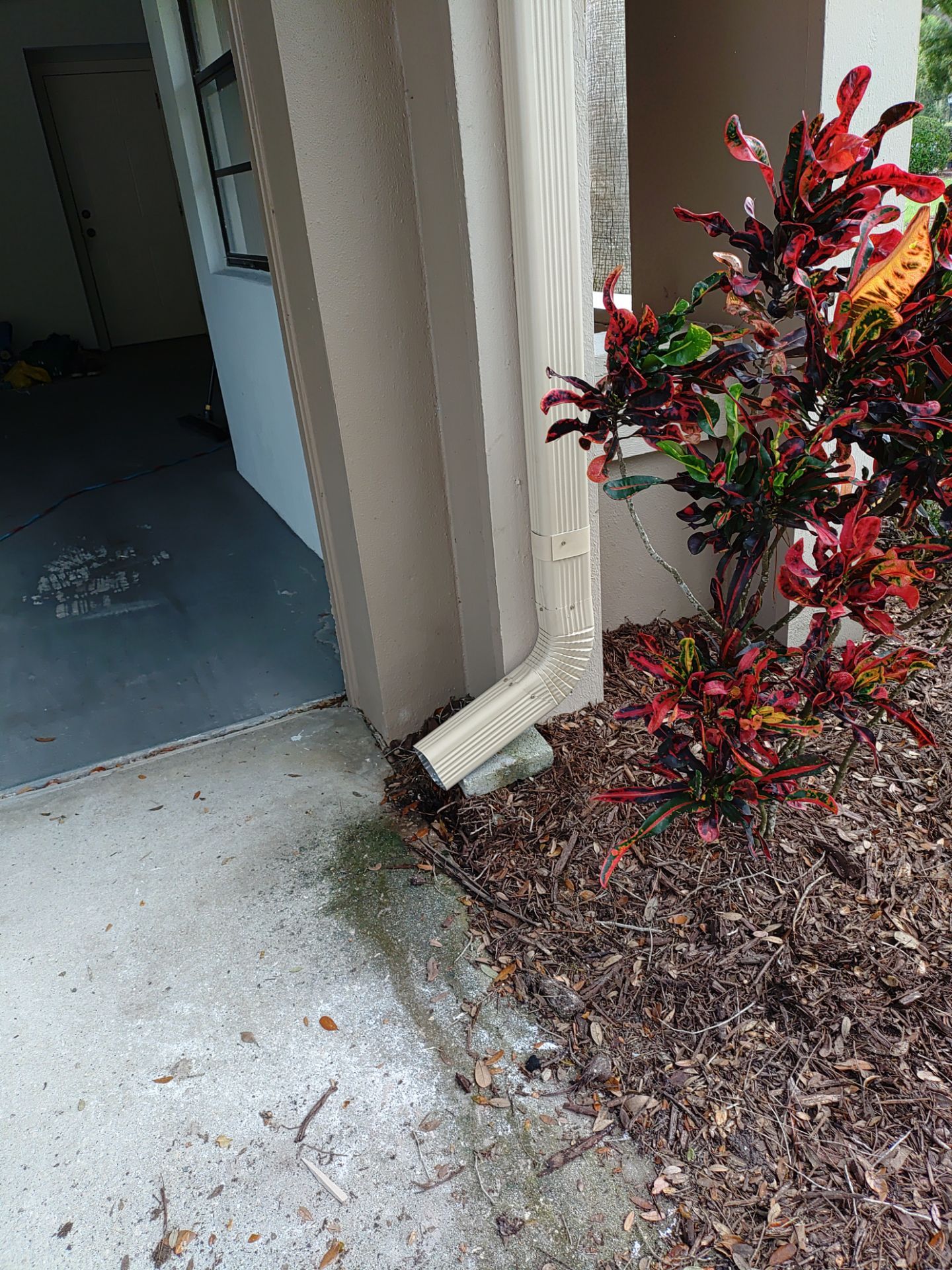 Replace gutter using Gutter Guards, Seamless Gutters, New Downspouts in Palm Harbor FL by Gutter Professors