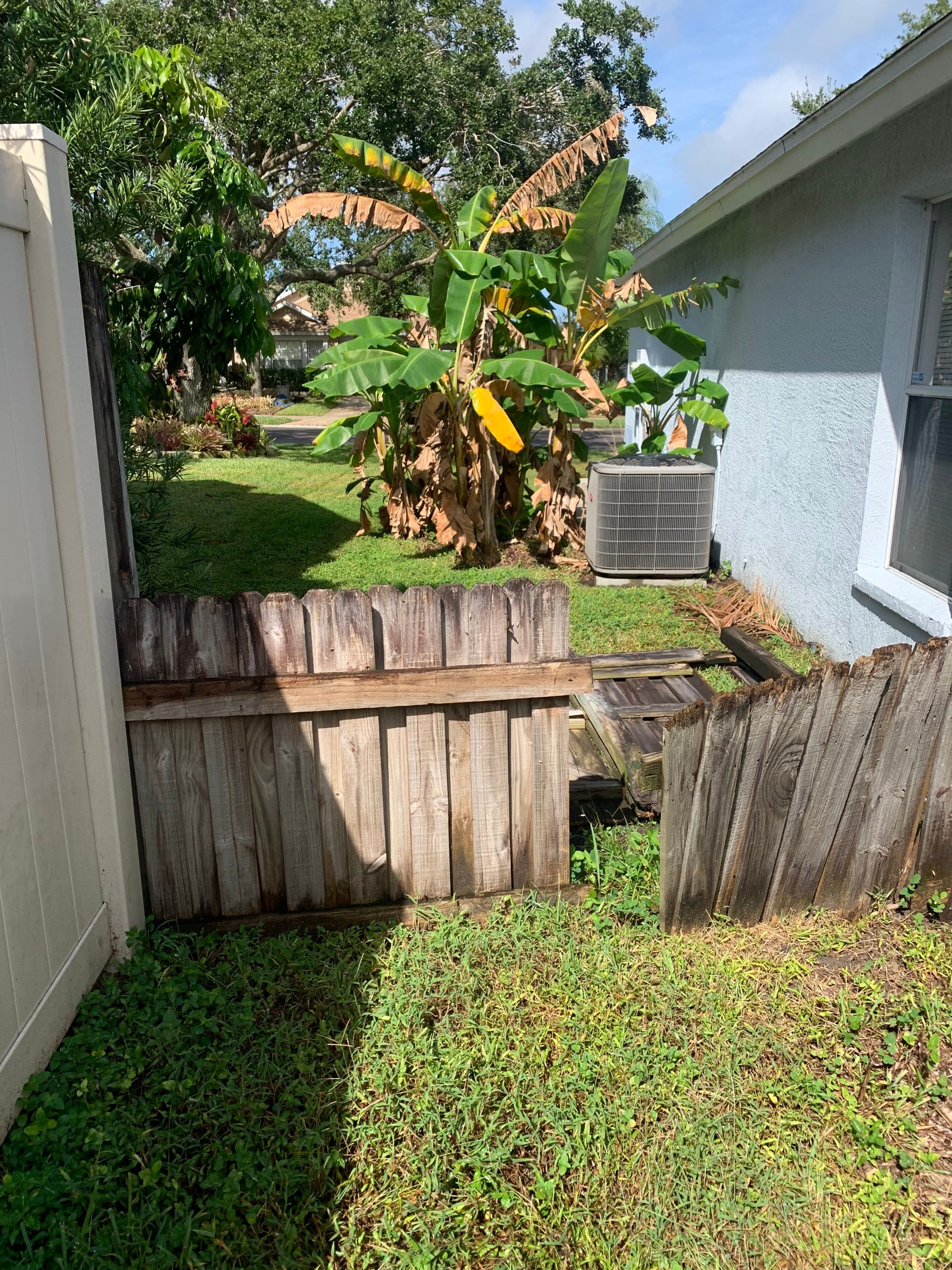 Palmetto, FL Vinyl Fence Installation using White Vinyl Privacy Fence by Asap fence and gates, LLC