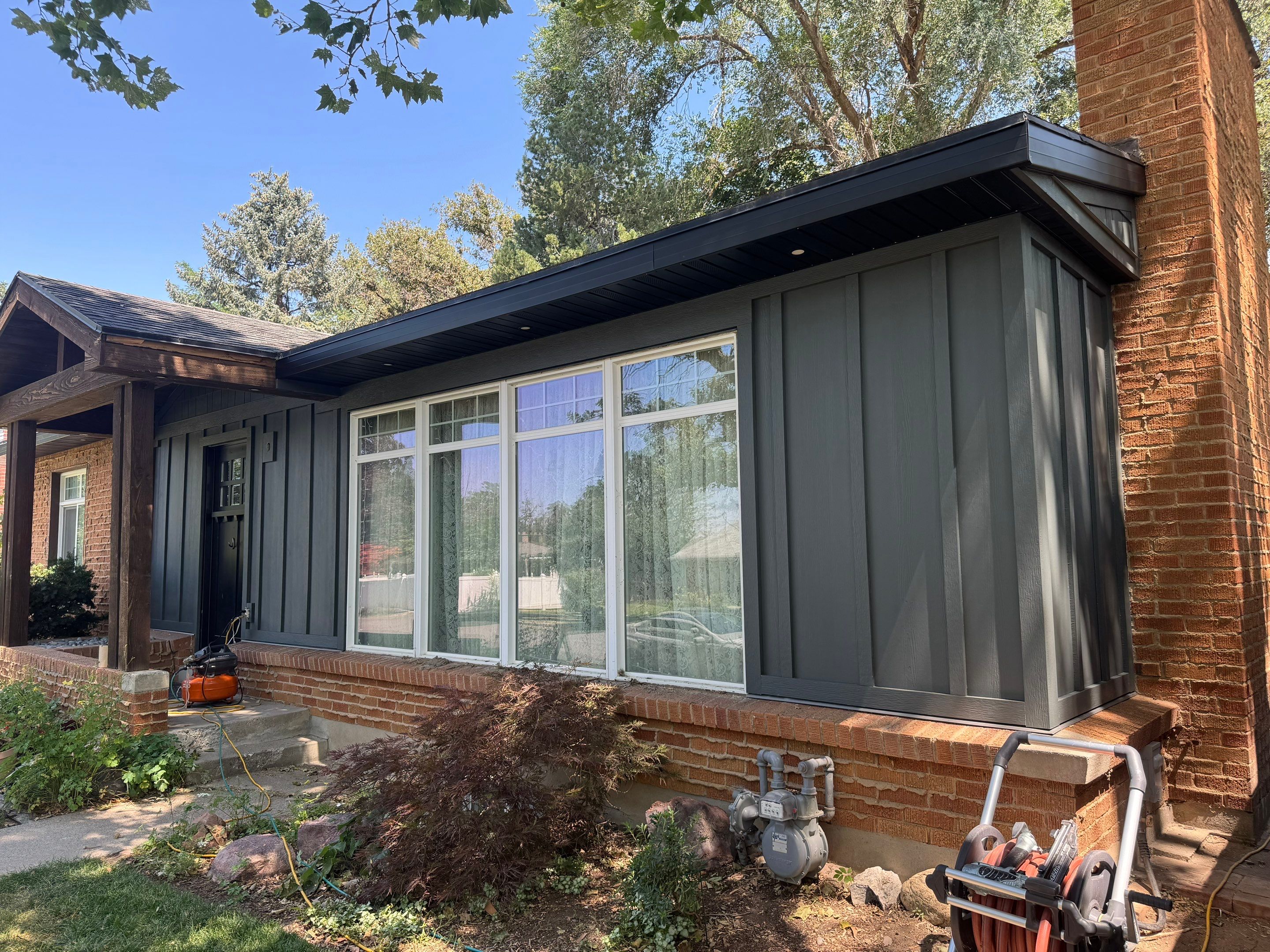 Bountiful | Hardie Mixed Siding & Detached Garage | Iron Gray by Ideal Siding Utah