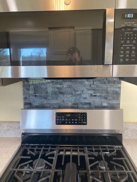 Kitchen Remodel using IMAGIO Solid Glass StoveSplash by IMAGIO