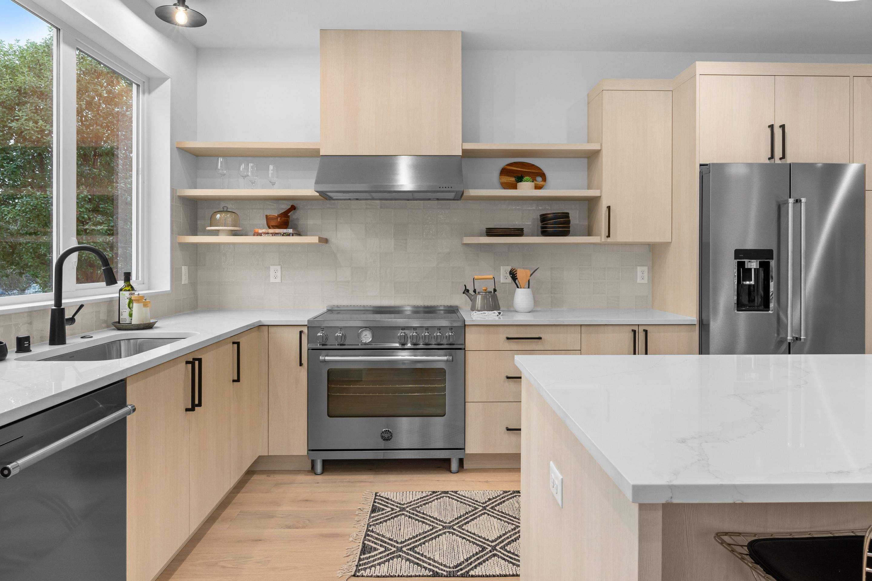 Wedgwood in-fill development by LinMak Construction