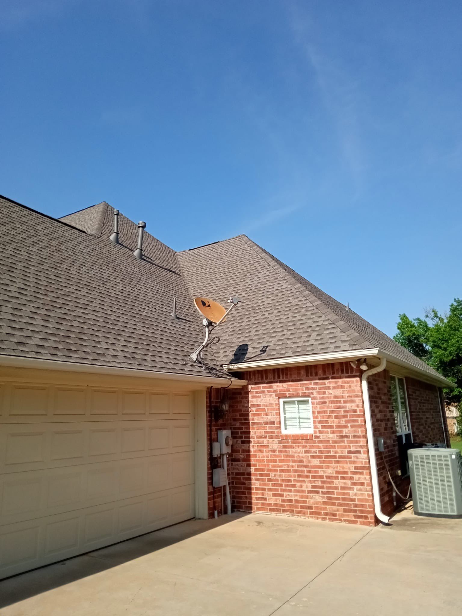 GAF - Weatherwood by Frontline Roofing and Construction