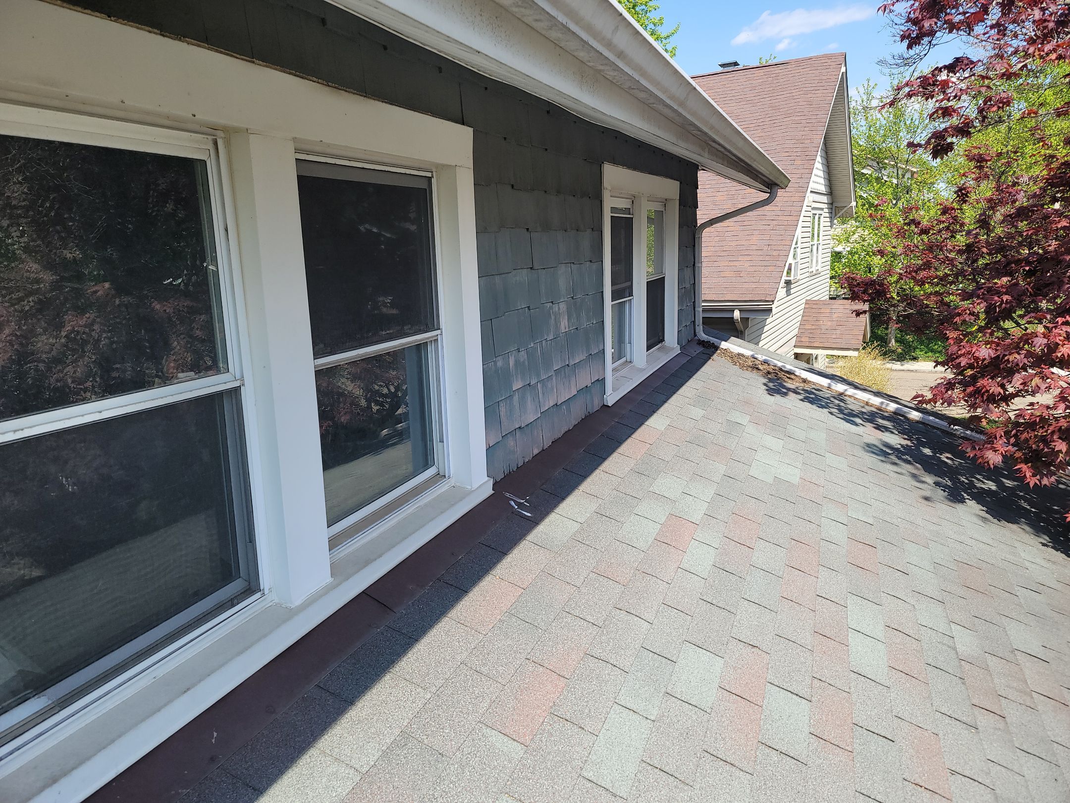 ATLAS PINNACLE COLOR: BURNT HICKORY DRIP EDGE: WHITE by Eagle Eye Roofing