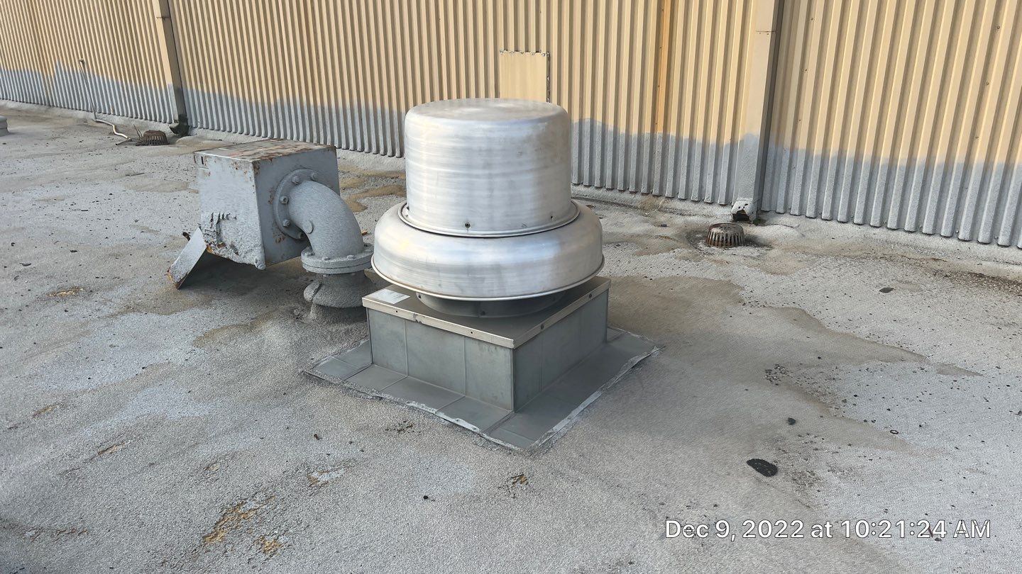 TPO single-ply roofing system using GAF by Straight Edge Roofing Inc