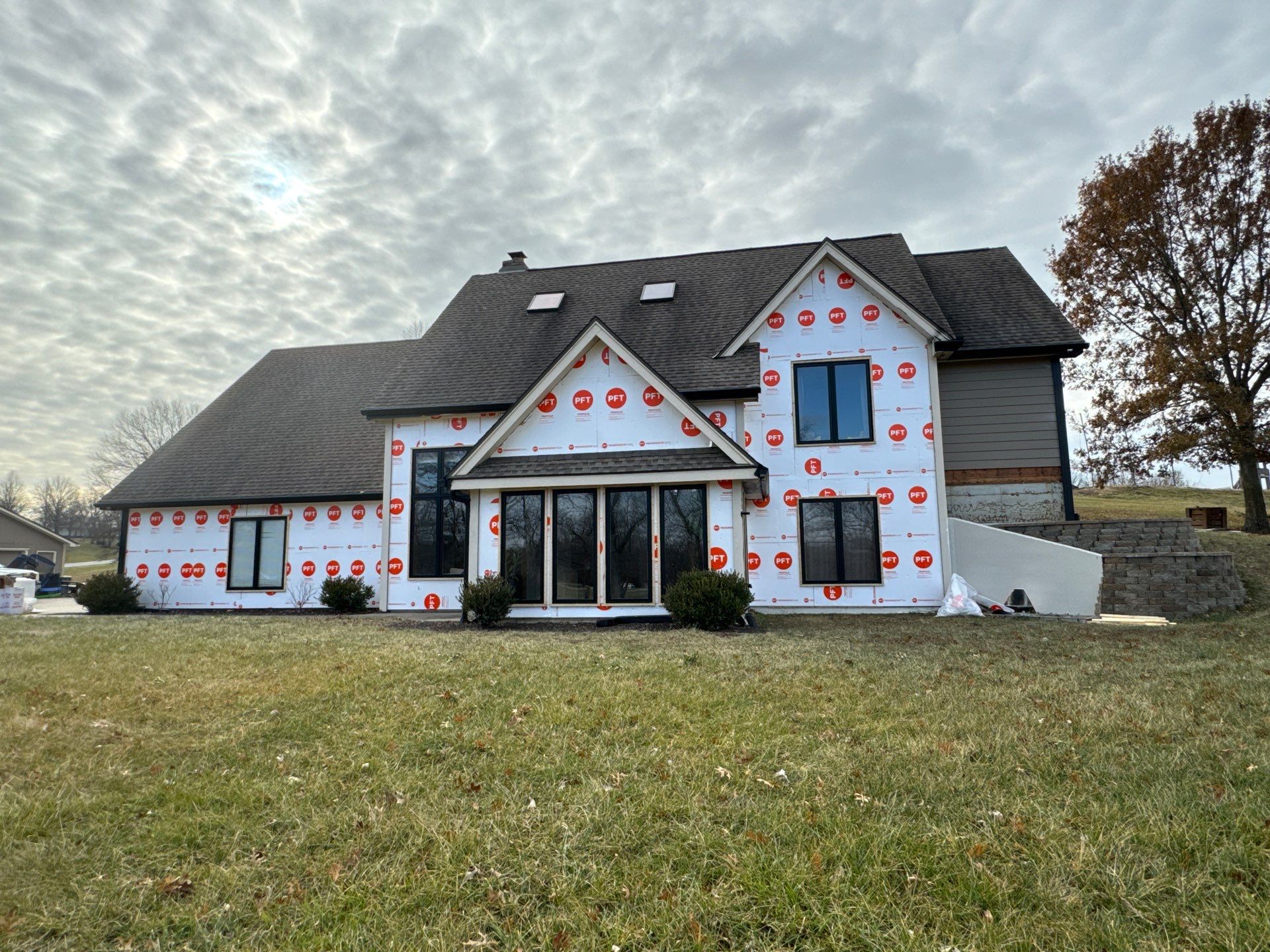 Siding Installation using Craneboard in Liberty Mo  by EEC  Windows, Siding & Roofing 