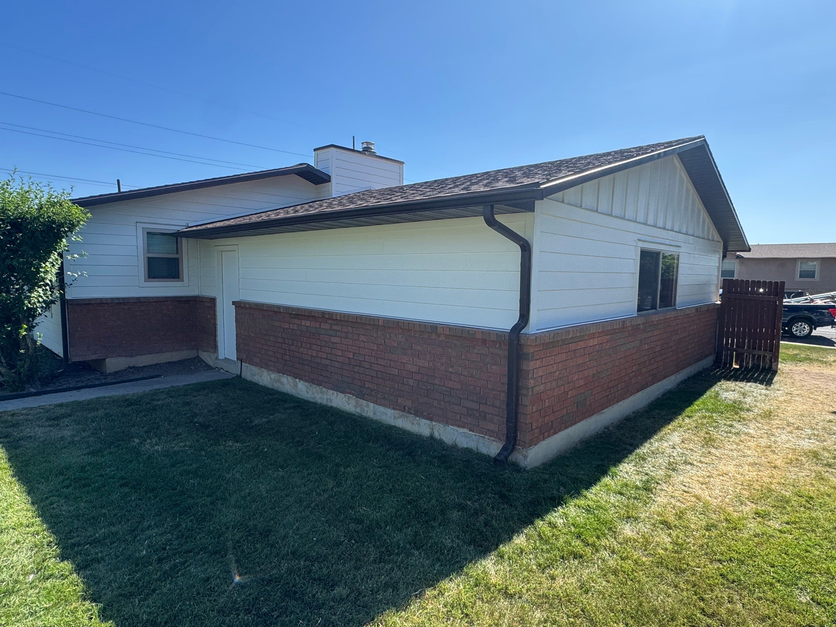 Orem | Hardie B&B and Lap Siding | Cobble Stone & Arctic White by Ideal Siding Utah