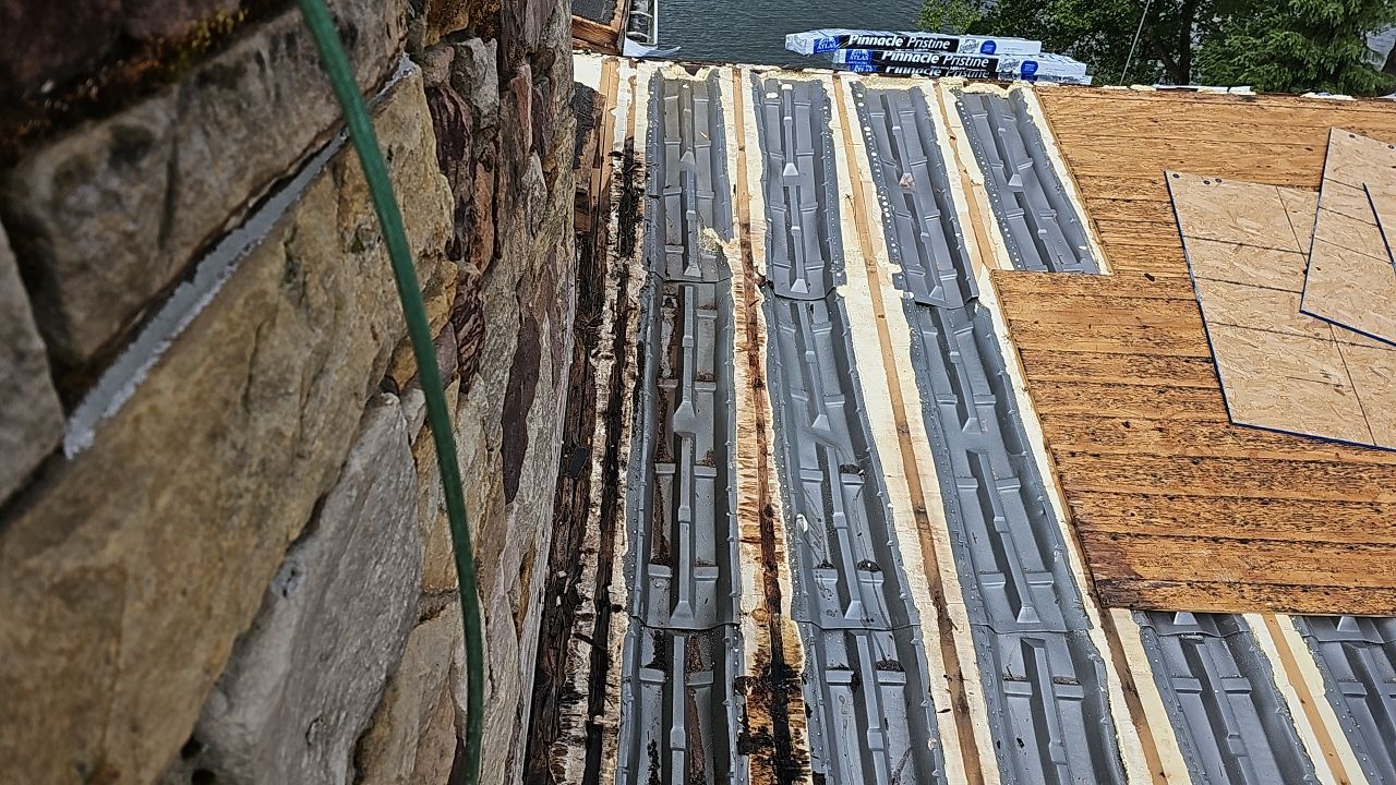 ATLAS PINNACLE HP W/SCOTCHGARD COLOR: WEATHERED WOOD by Eagle Eye Roofing