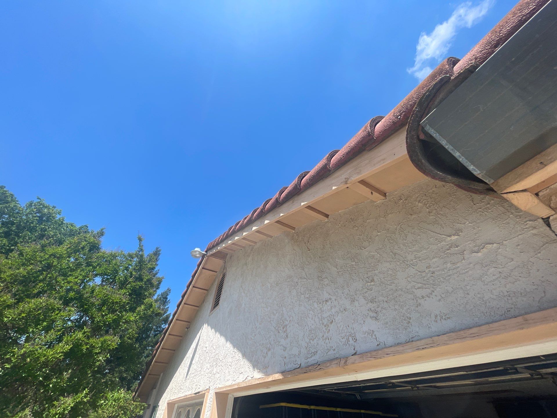 Presidential shingle roof by Straight Edge Roofing Inc