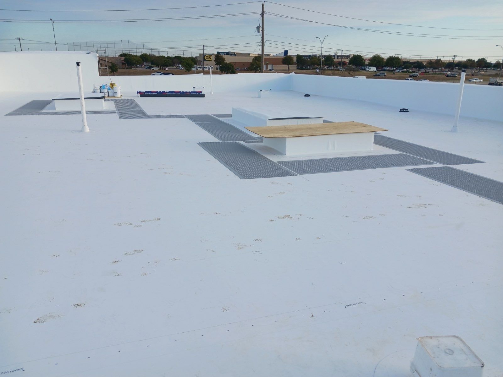Commercial Roofing Installation using GAF Everguard TPO - Veterinary Emergency Group by Roof Experts