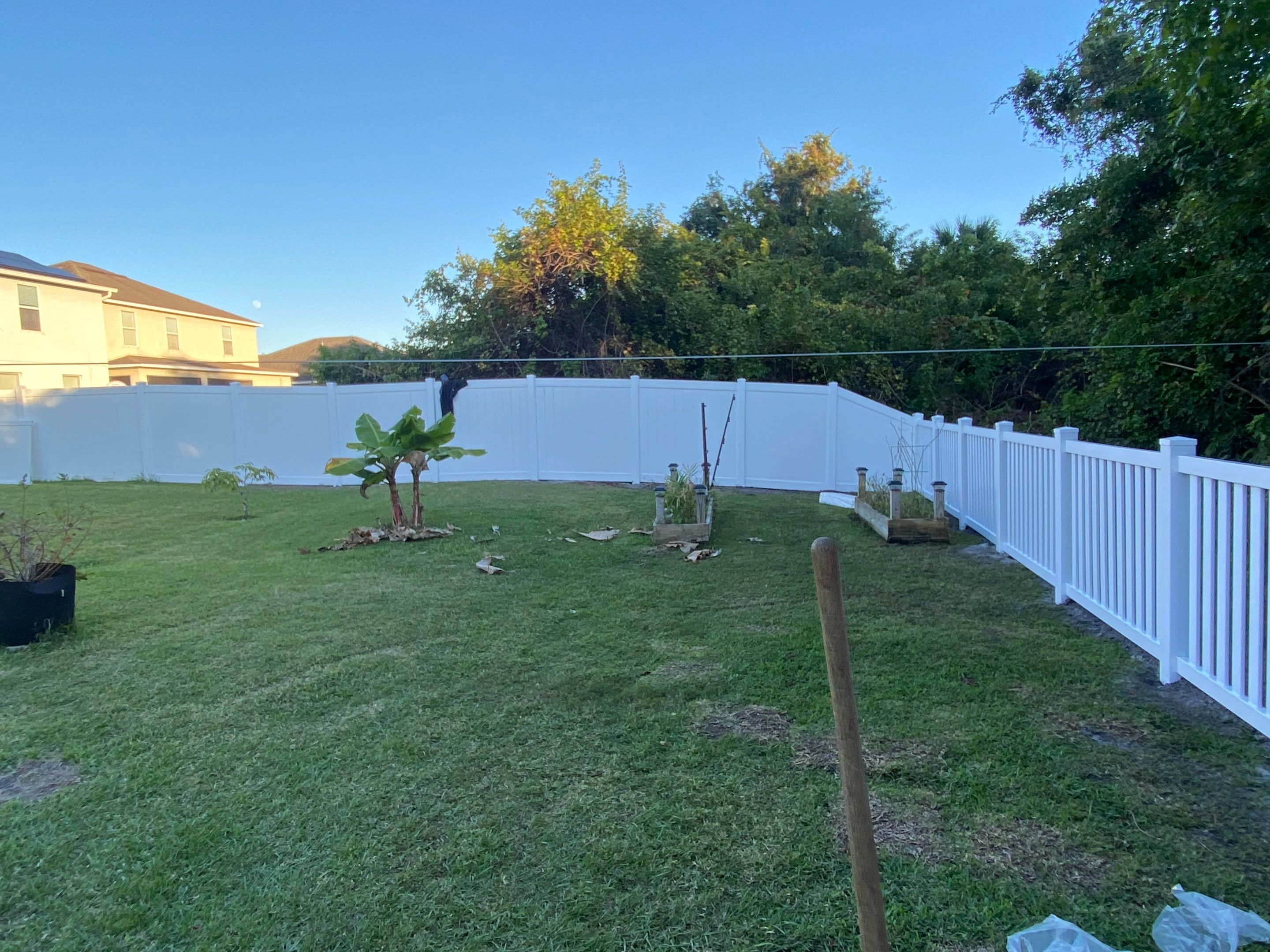 Ruskin, FL 6 ft. Tall White Vinyl Privacy with 4 ft. Picket Fence by Asap fence and gates, LLC