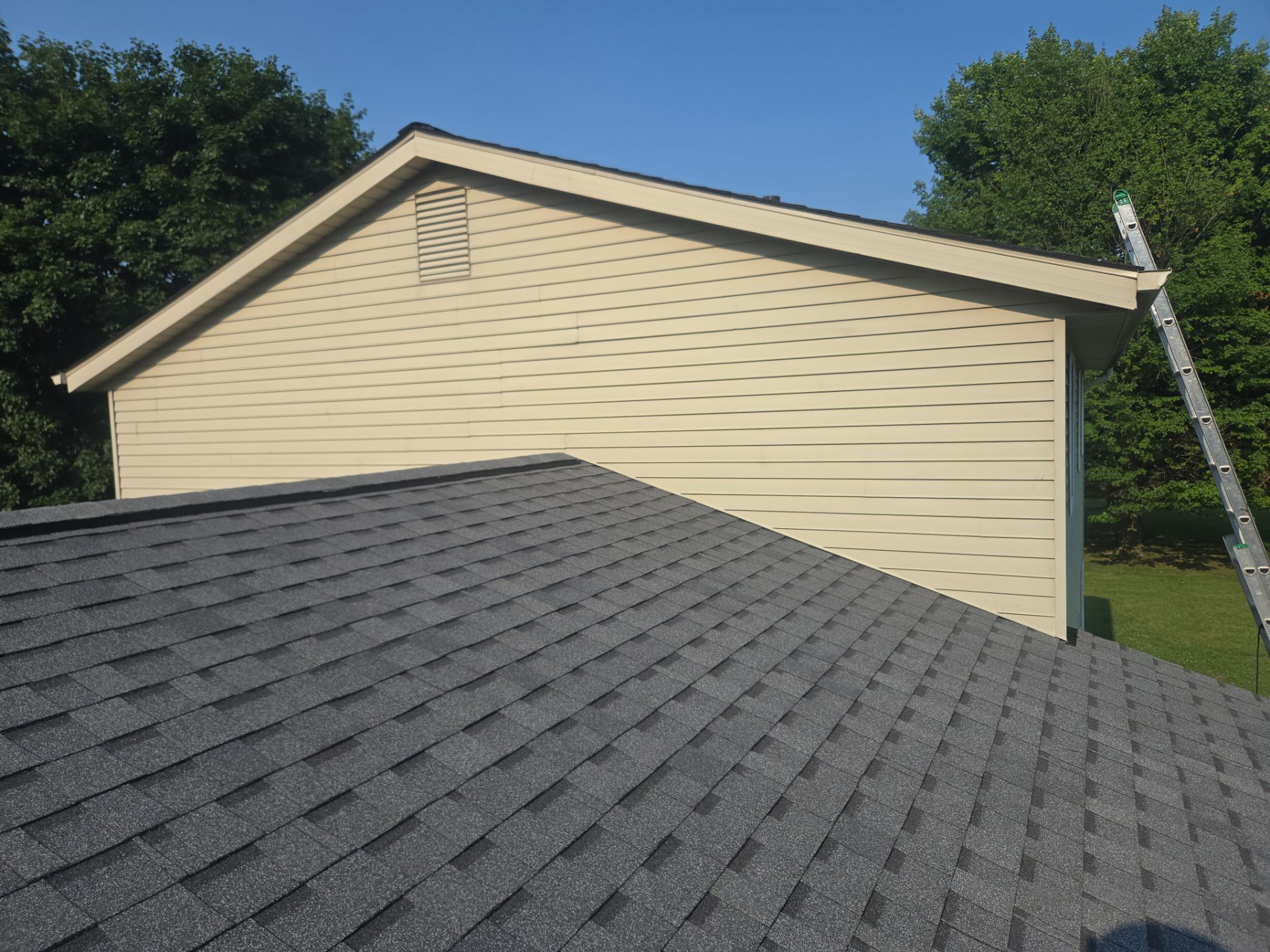 Aubrey K: Atlas Pinnacle, Color, Pewter, Drip Edge, Color, Hickory Clay by Eagle Eye Roofing