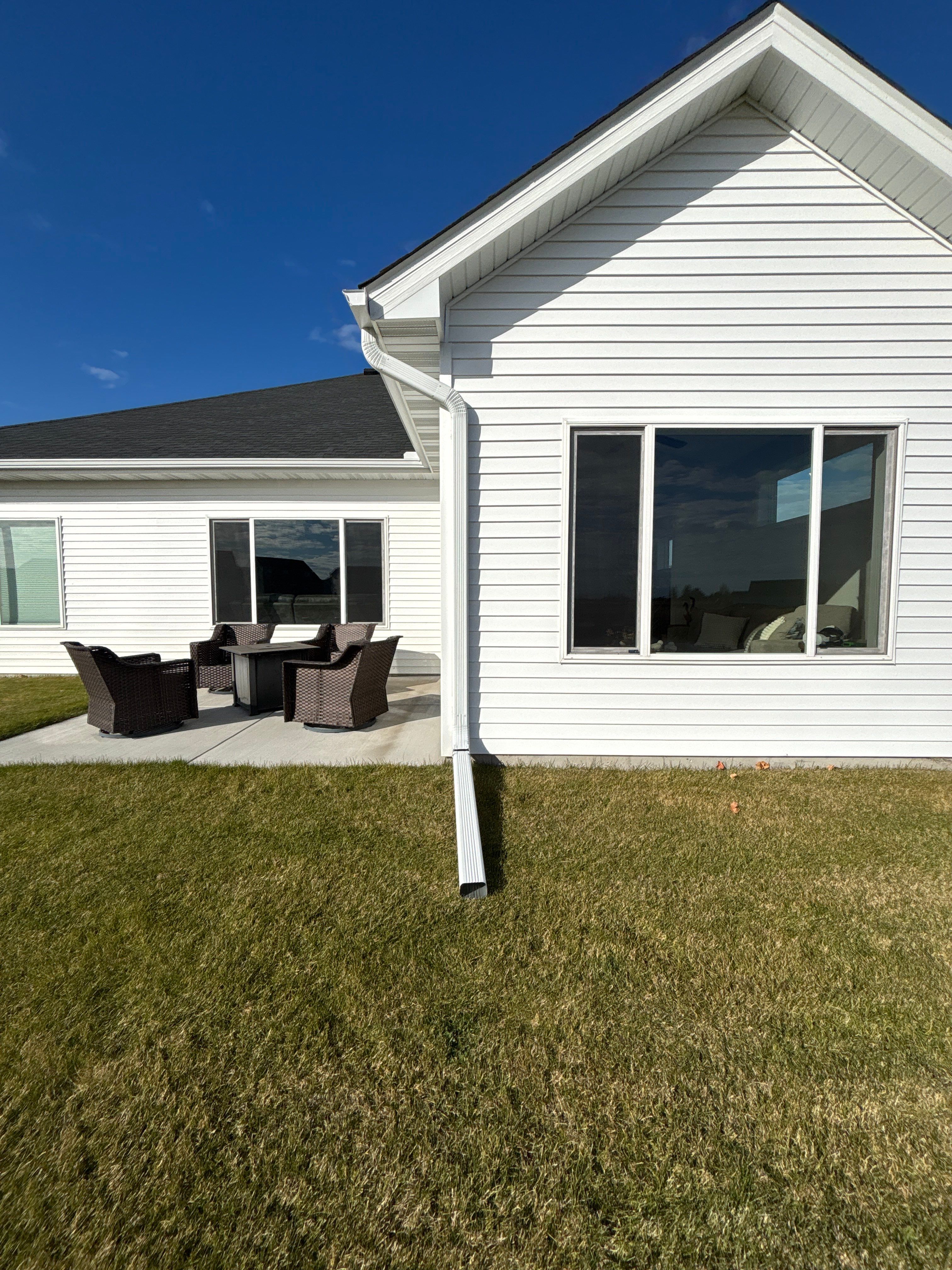 5-Inch White Seamless Gutter Installation – Buffalo, MN by Next Level Seamless Gutters / Exteriors Inc.