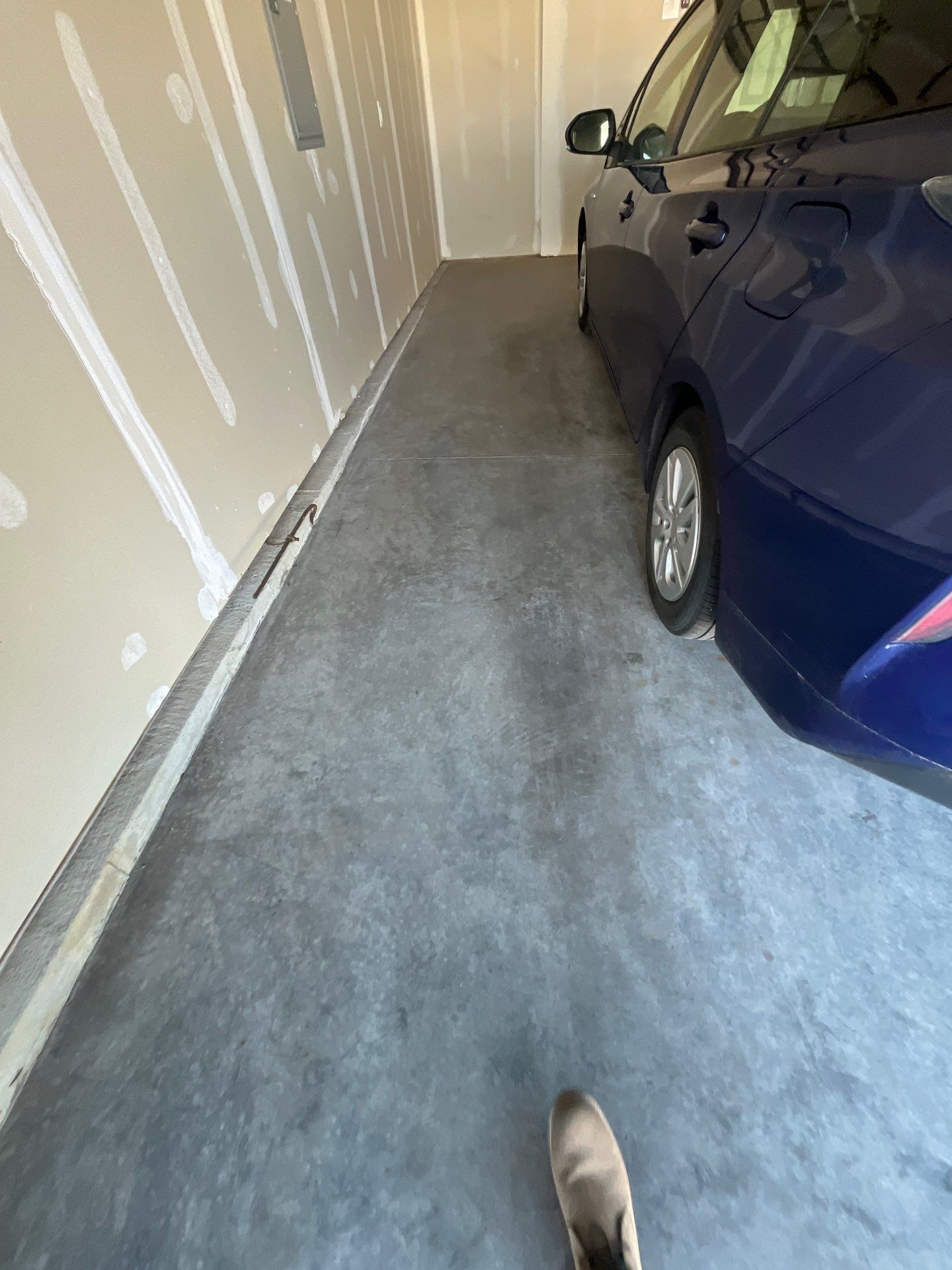 Custom Coyote Flake Garage Floor Coating in Sioux Falls by Select Painting, Coatings & Garage Cabinets