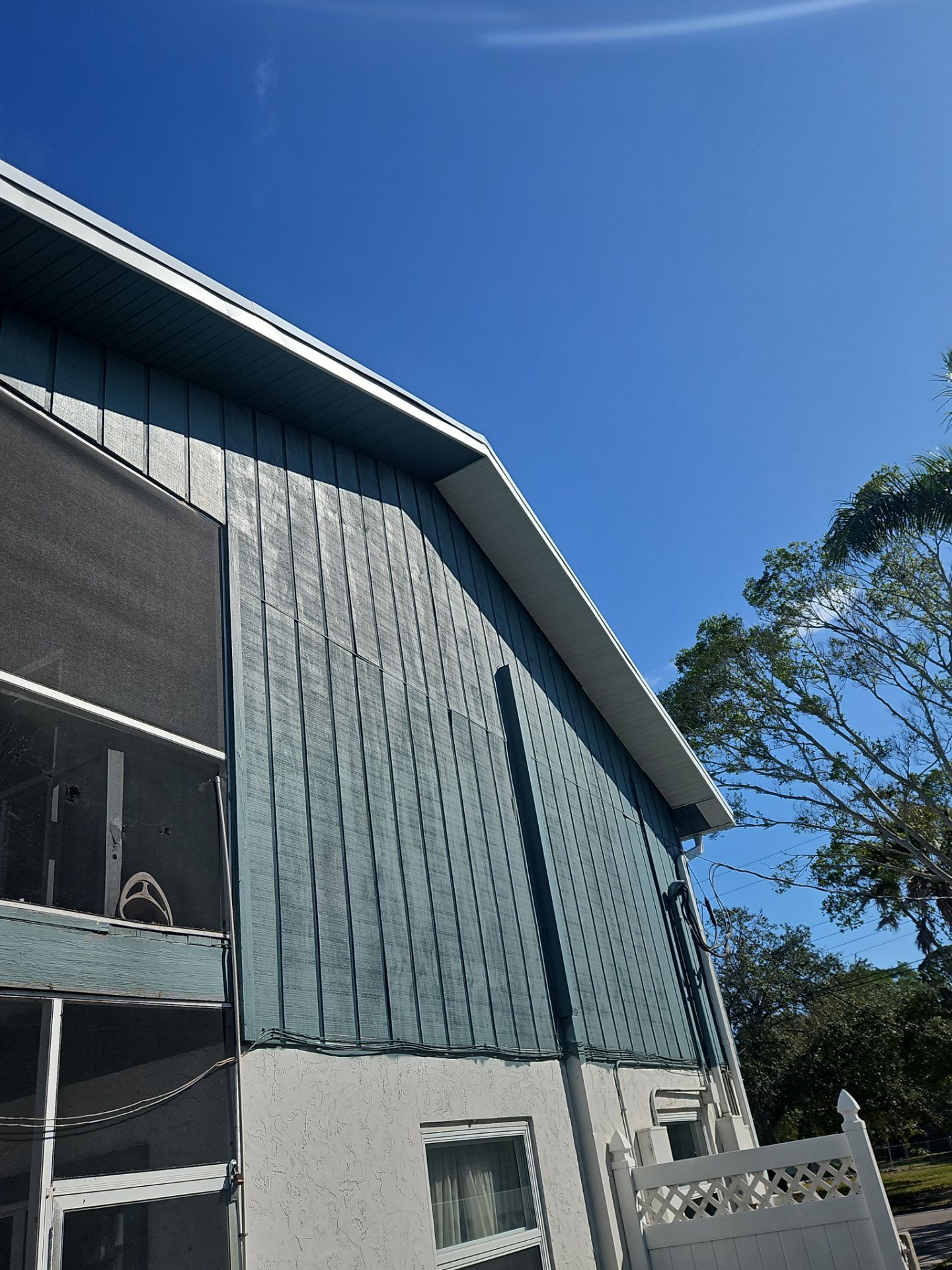 K-Style Seamless Gutter Installation using White Seamless Gutters in Sarasota FL by Gutter Professors