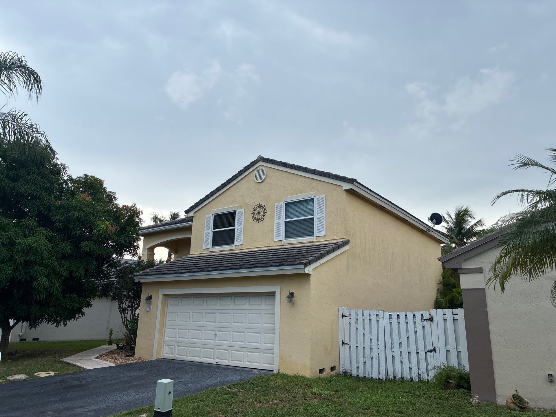Roof Cleaning Coconut Creek by BKB Pressure Cleaning LLC