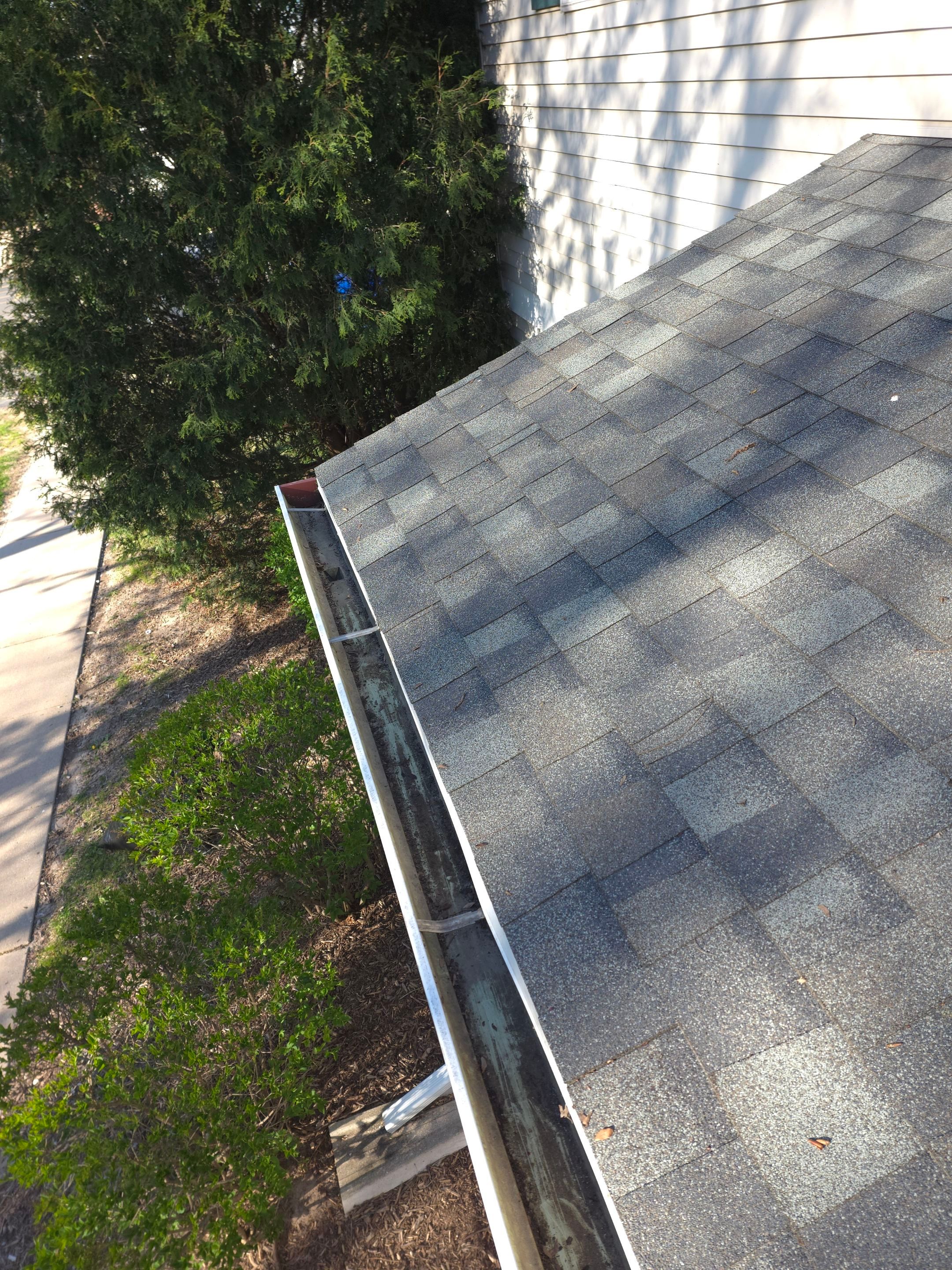 Commercial gutter cleaning Green Bay, WI after photo with clean gutters