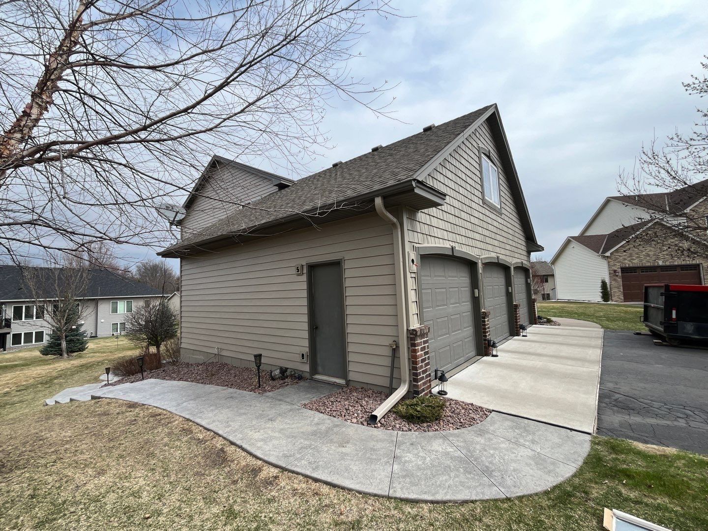 Siding Replacement – Edco Entex Steel & Mastic Vinyl Shakes | Saint Michael, MN by First Impressions Exteriors