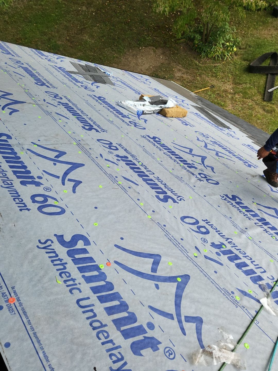 ATLAS PINNACLE COLOR: BLACK SHADOW by Eagle Eye Roofing