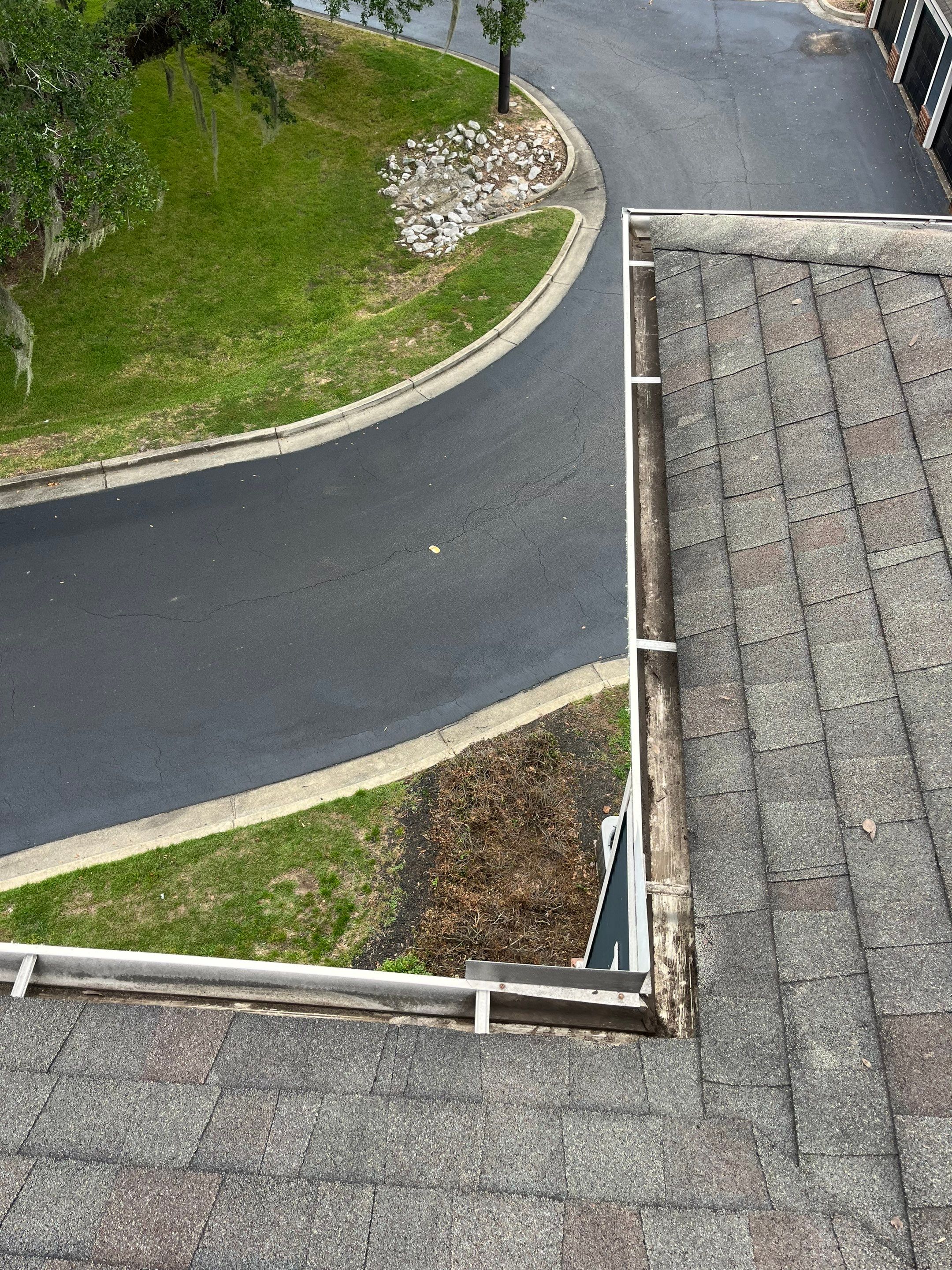 Commercial gutter cleaning Mobile after photo with clean gutters