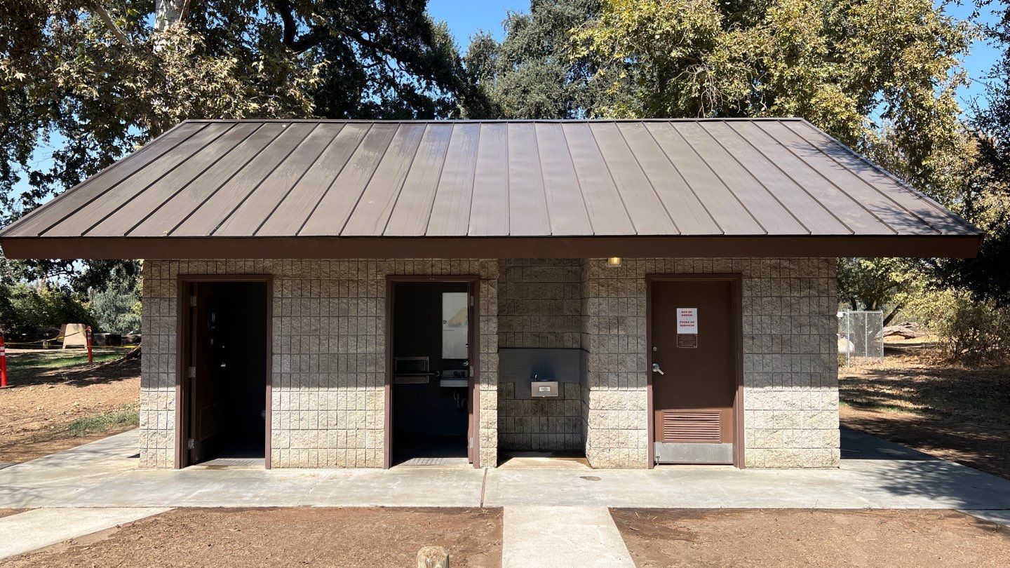 Metal roofing installation using Standing seam metal roofing system by Straight Edge Roofing Inc