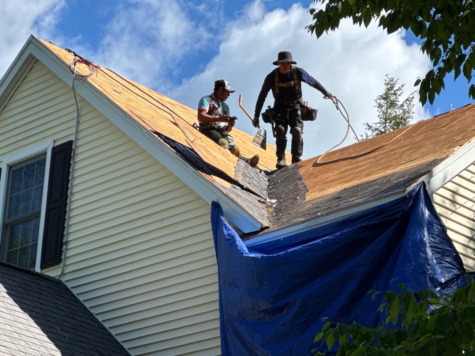 Complete Asphalt Shingle Roof Replacement for Brentwood NH Residence by Compass exteriors
