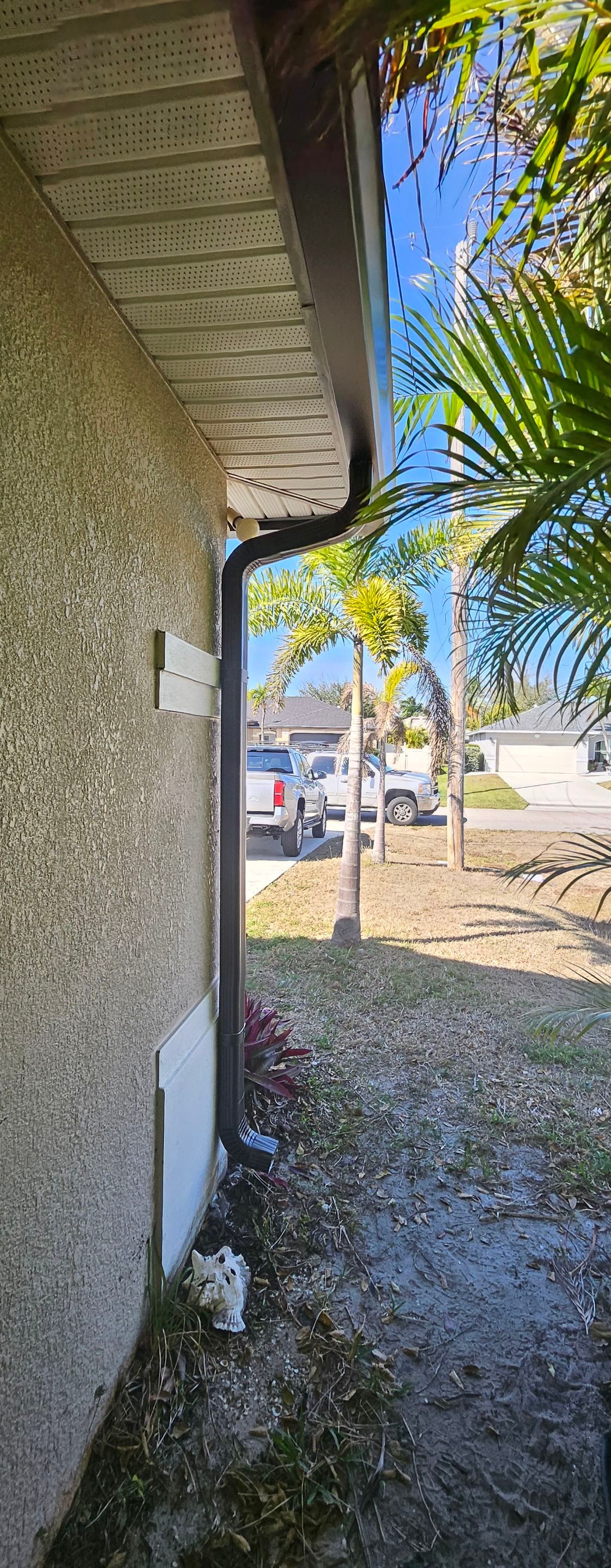 Dark Bronze Seamless Gutters using 6-Inch Seamless Gutters in Cape Coral FL by Gutter Professors