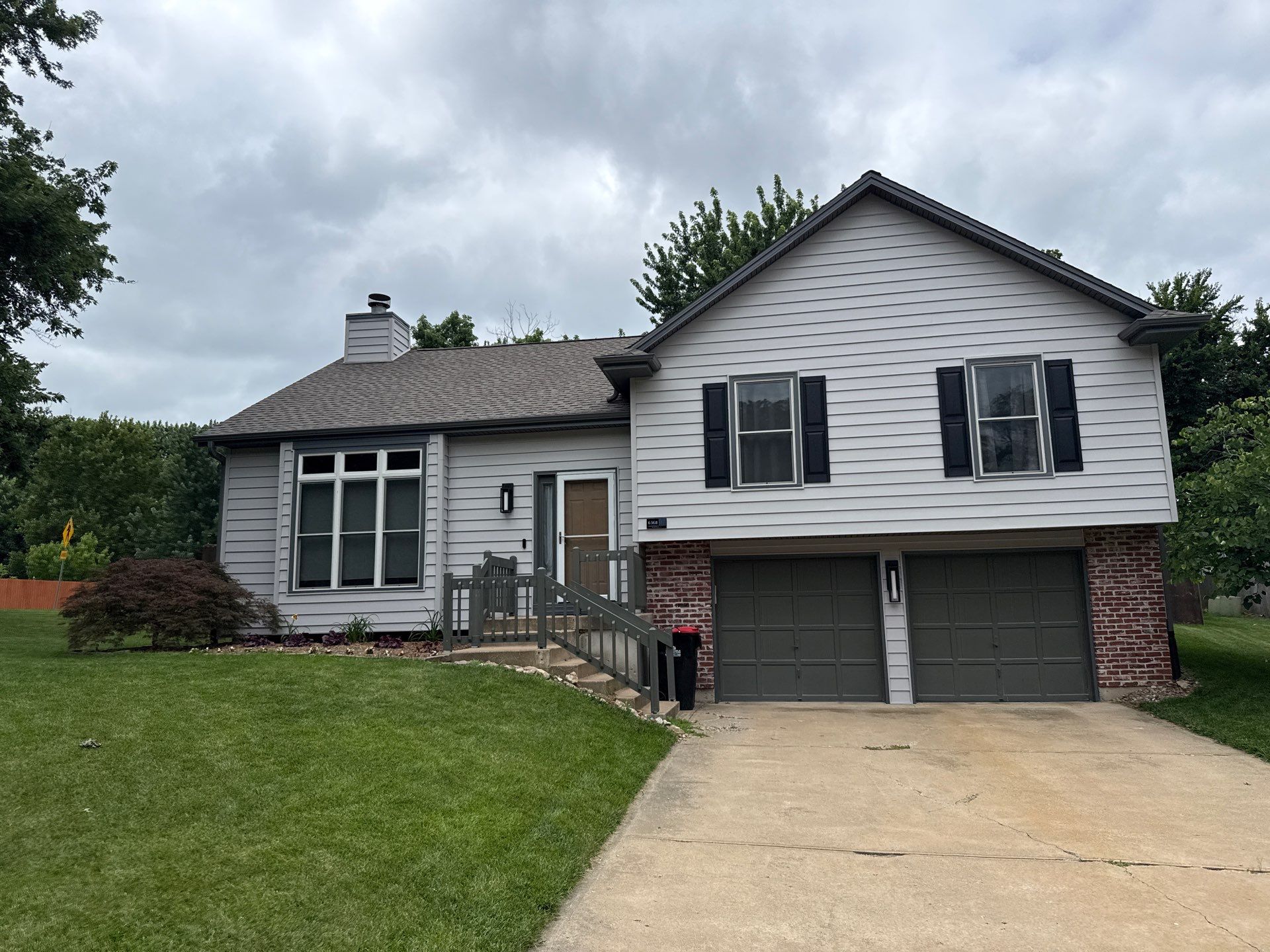 Whole-Home Craneboard Siding Replacement and Exterior Renovation in Shawnee by EEC Windows, Siding & Roofing