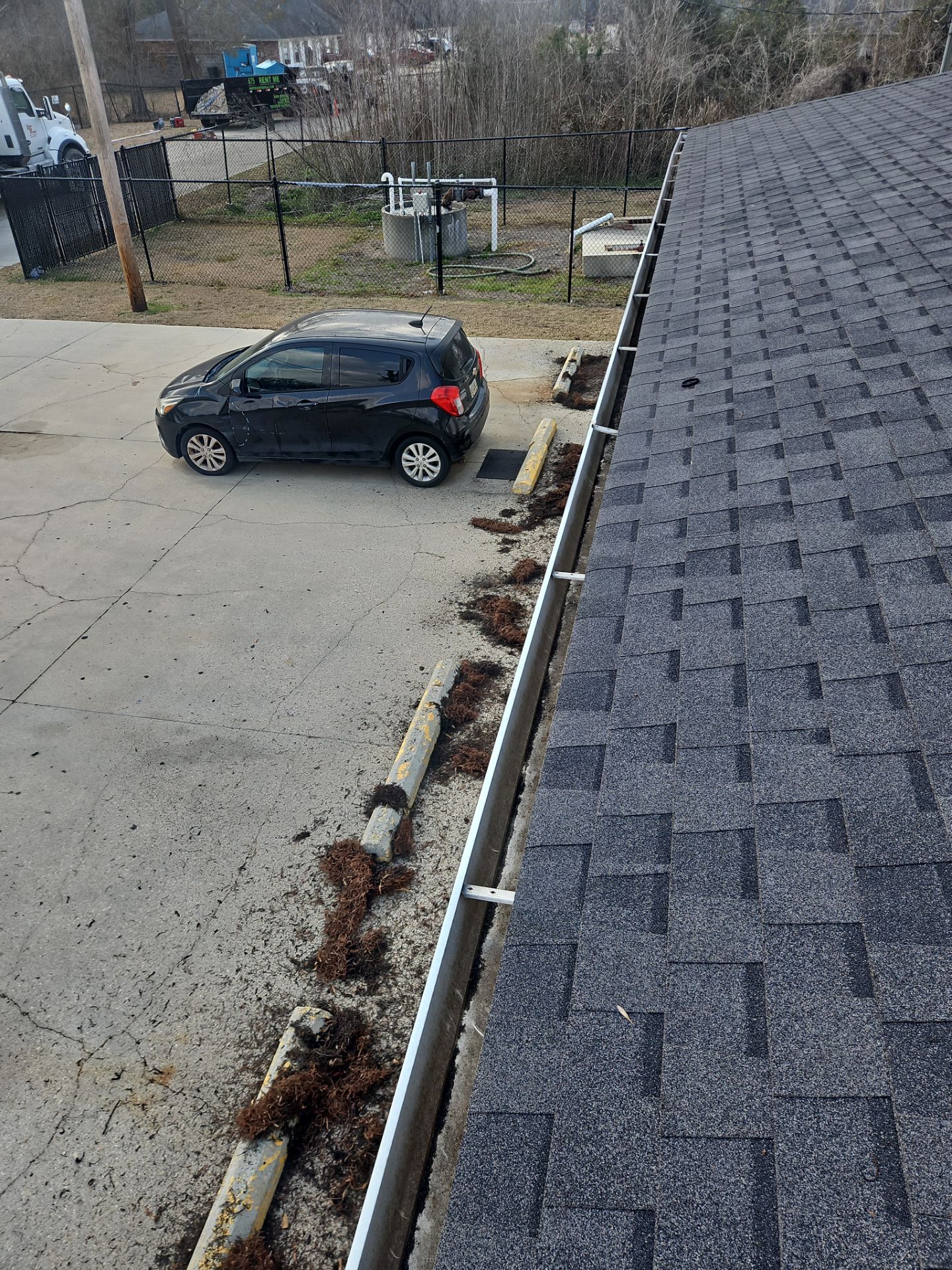 Commercial gutter cleaning New Orleans after photo with clean gutters