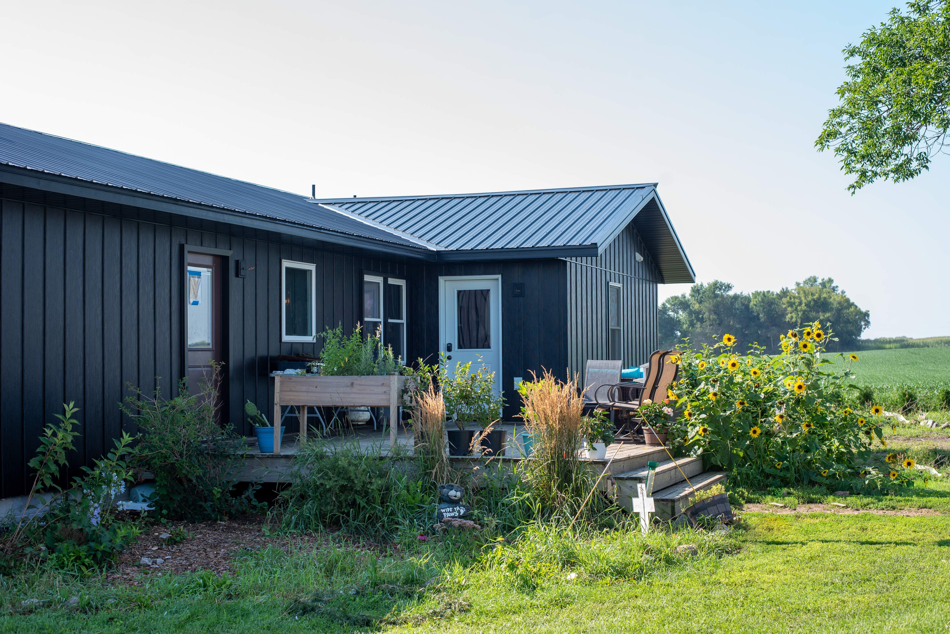 EDCO Steel Siding with Black Fascia & Soffit – Waverly, MN by Next Level Seamless Gutters / Exteriors Inc.