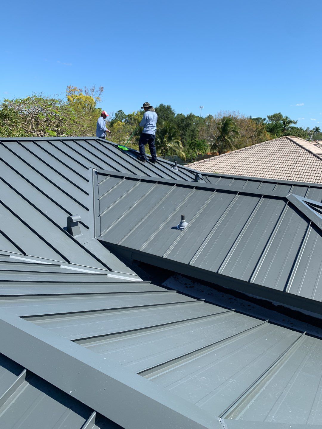 Metal Roof - Galvalume - Charcoal by Istueta Roofing