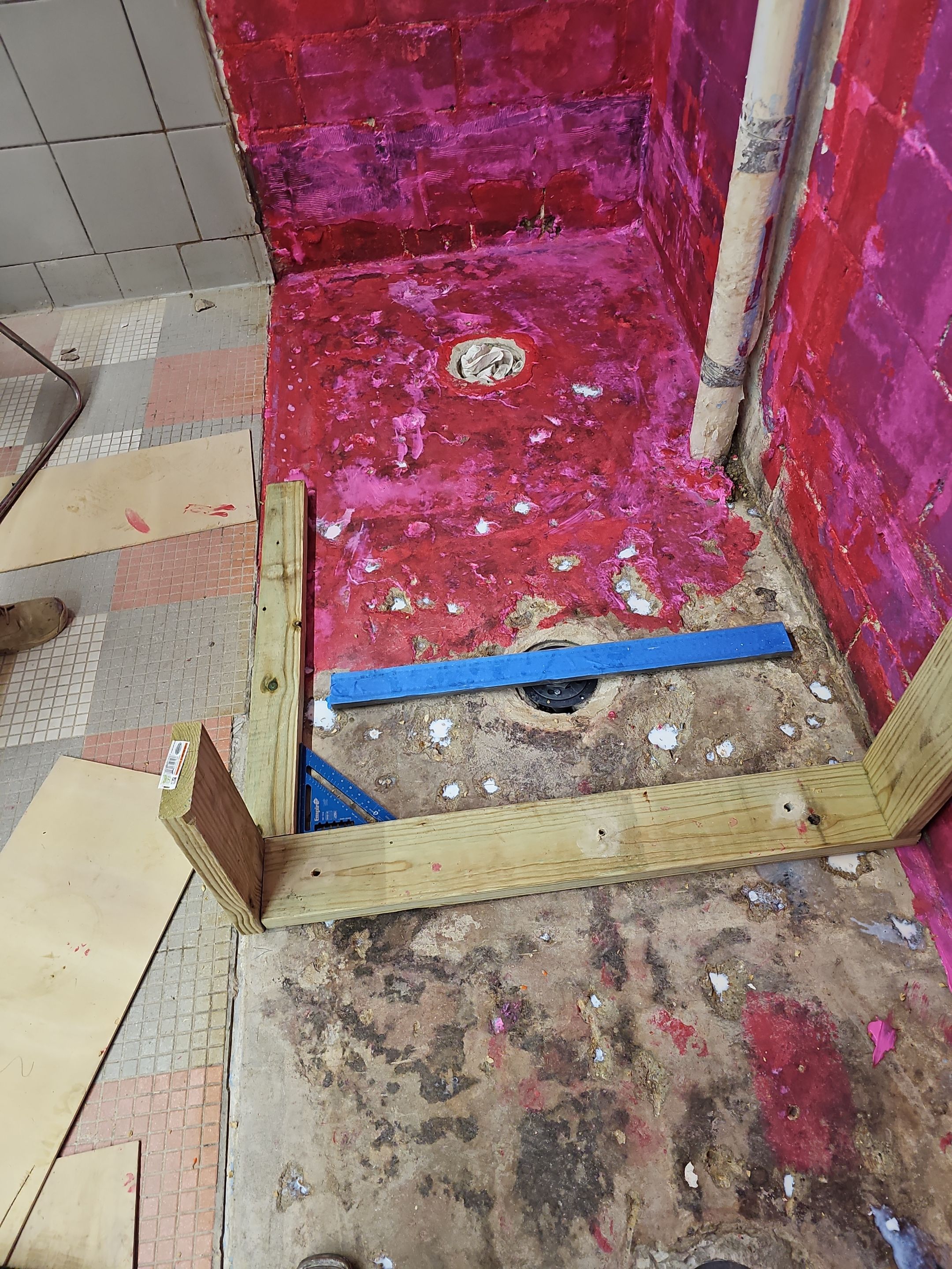 Showers & Storage by EL-GC LLC 