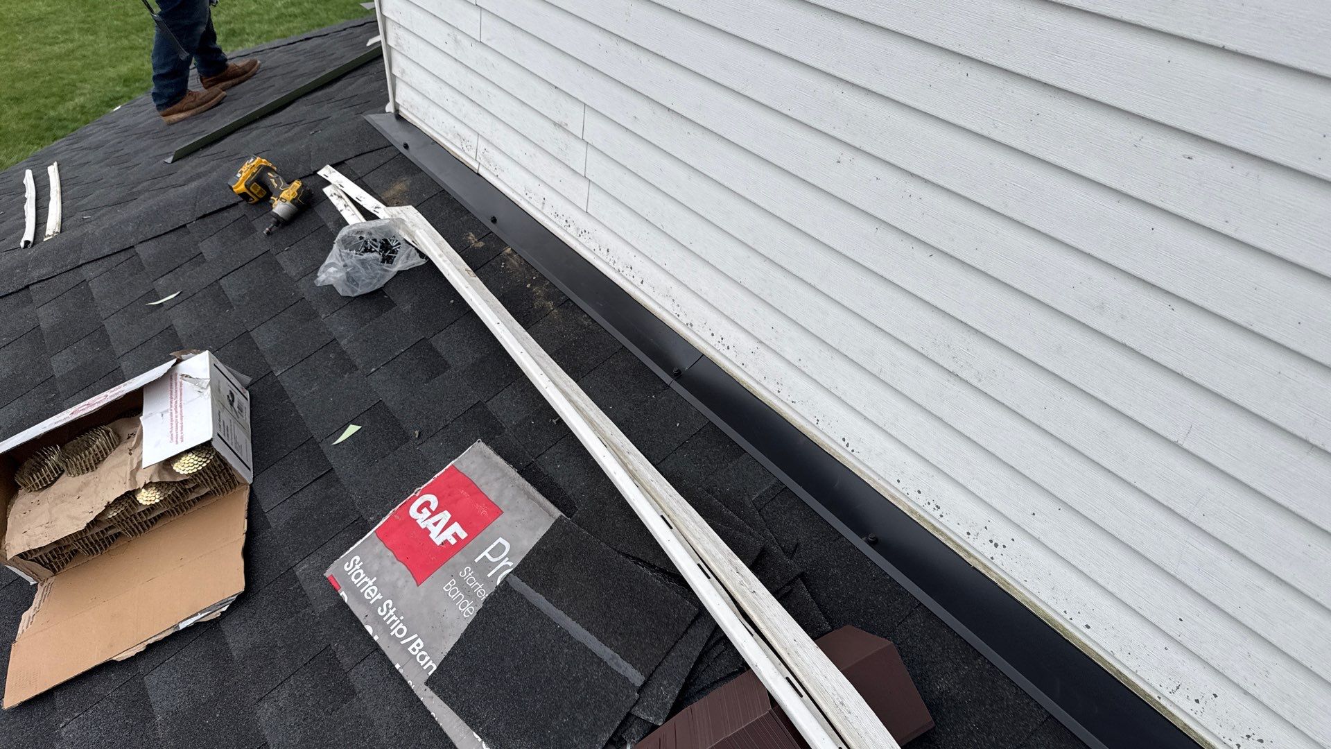 Residential Roofing Installation using Timberline HDZ Shingles - Charcoal by RoofX 