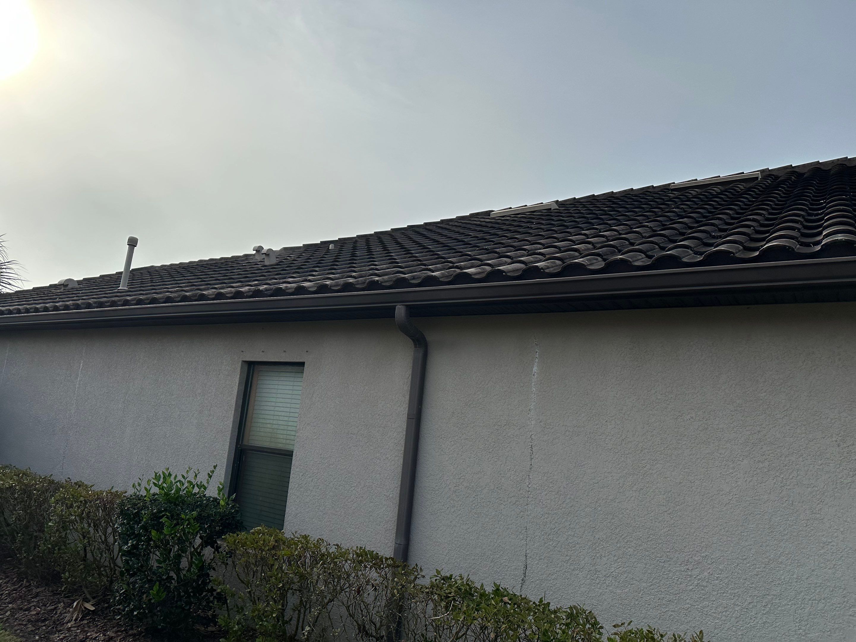 Concrete Tile Roof, Paver Pool Deck, Screen Enclosure & Driveway Cleaning in Artisan Lakes Esplanade, Palmetto, FL | Sunshine AquaWash by Sunshine AquaWash