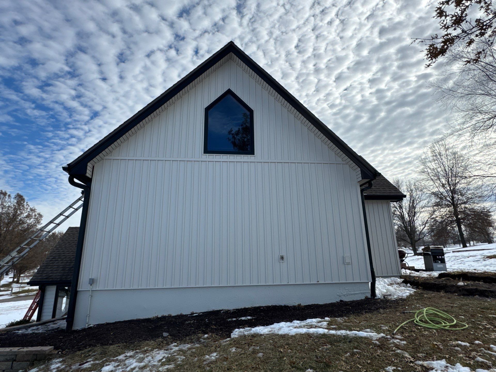 Siding Installation using Craneboard in Liberty Mo  by EEC  Windows, Siding & Roofing 