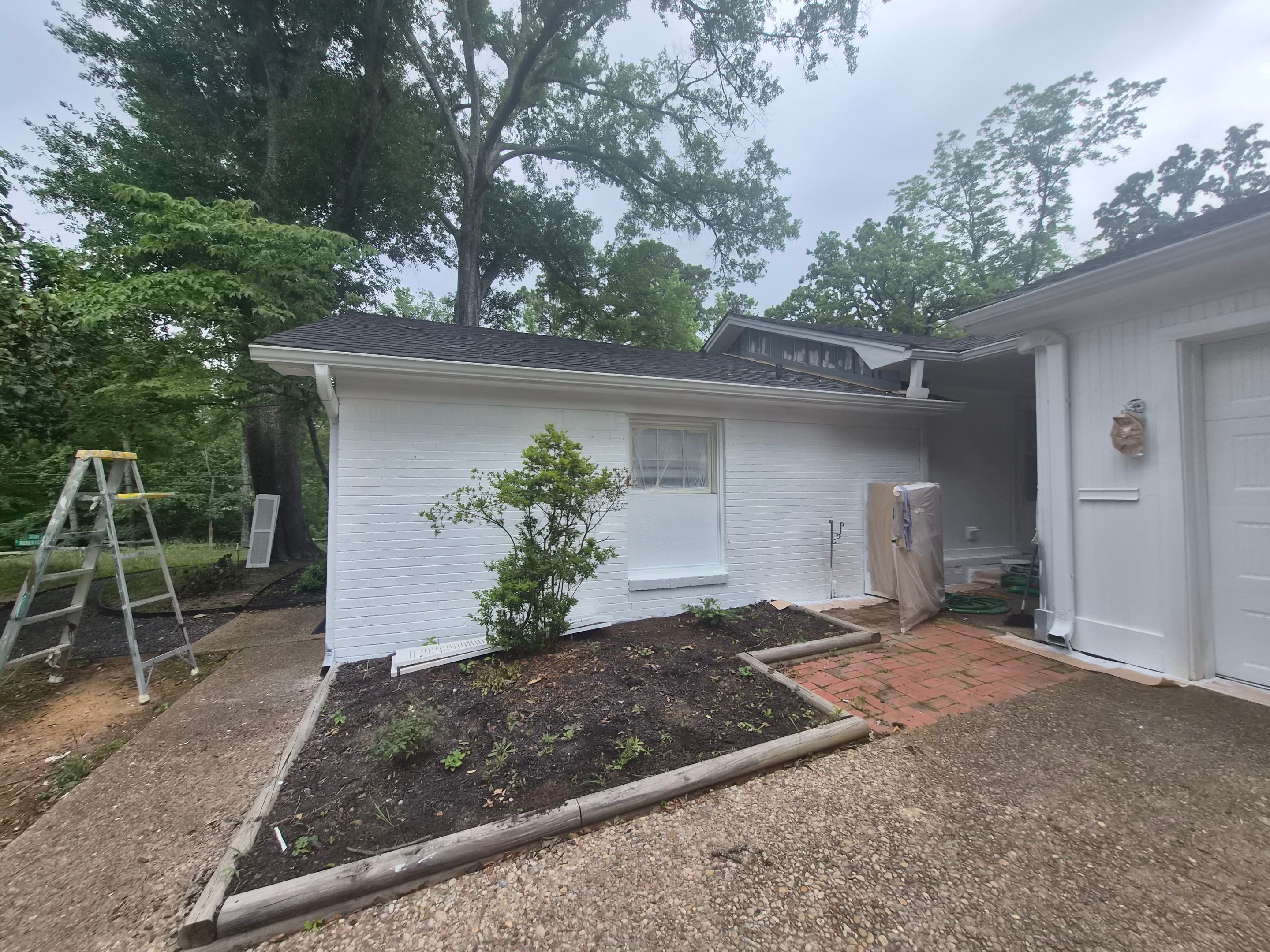 From Gray to Modern White: Exterior Repaint in Tyler, TX by Quality Coats Painting