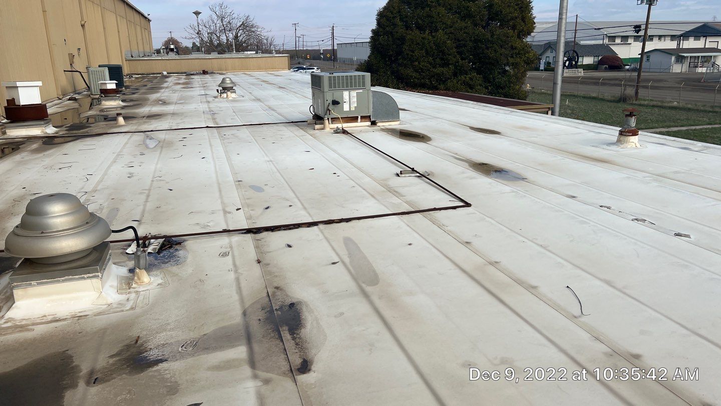 TPO single-ply roofing system using GAF by Straight Edge Roofing Inc