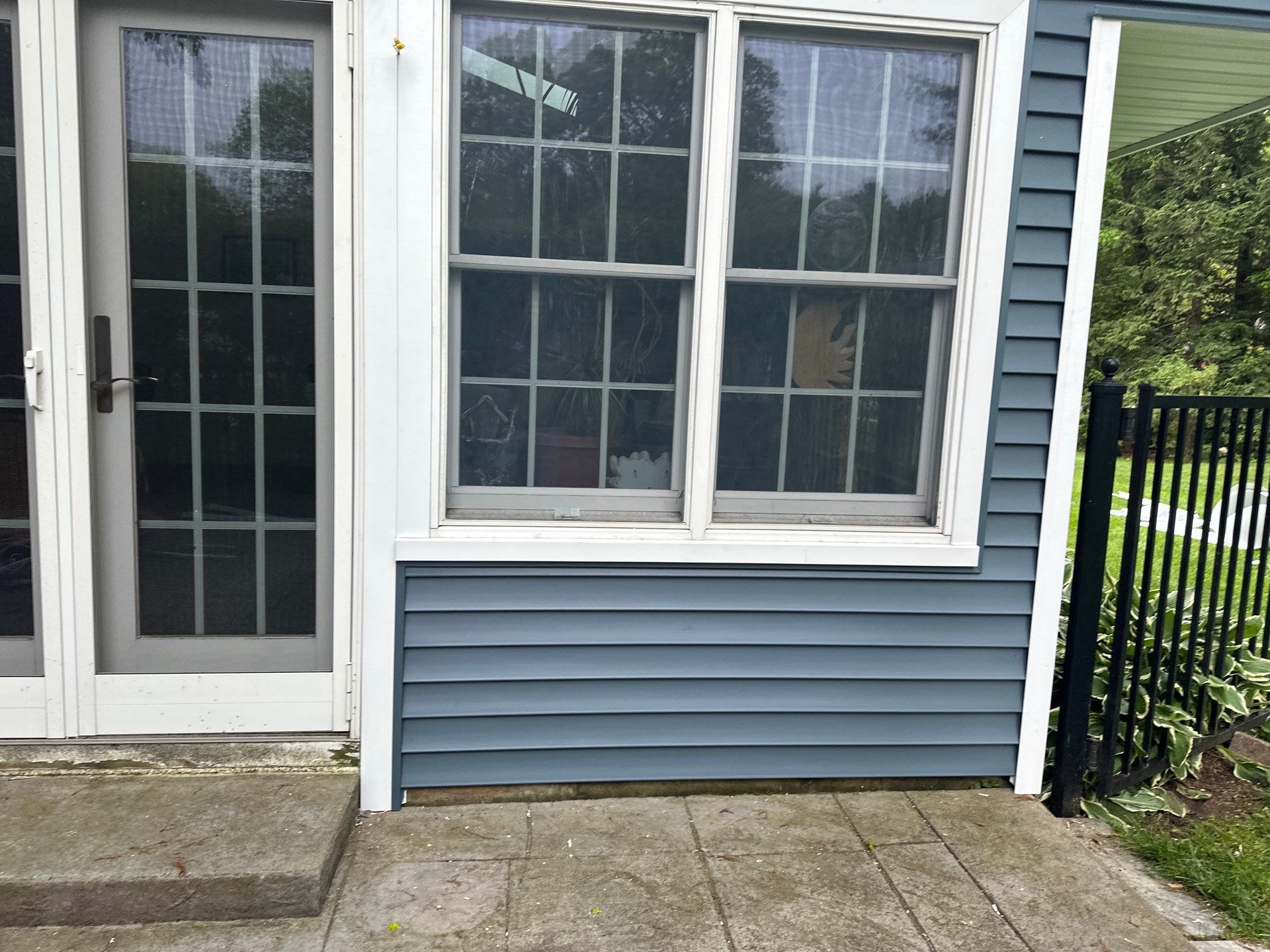 Vinyl Siding Transformation – Pacific Blue by Mighty Dog Roofing of Greater Middlesex County