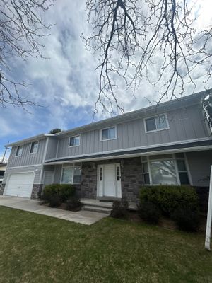 Lindon | Hardie & Steel Mixed Siding | Pearl Gray